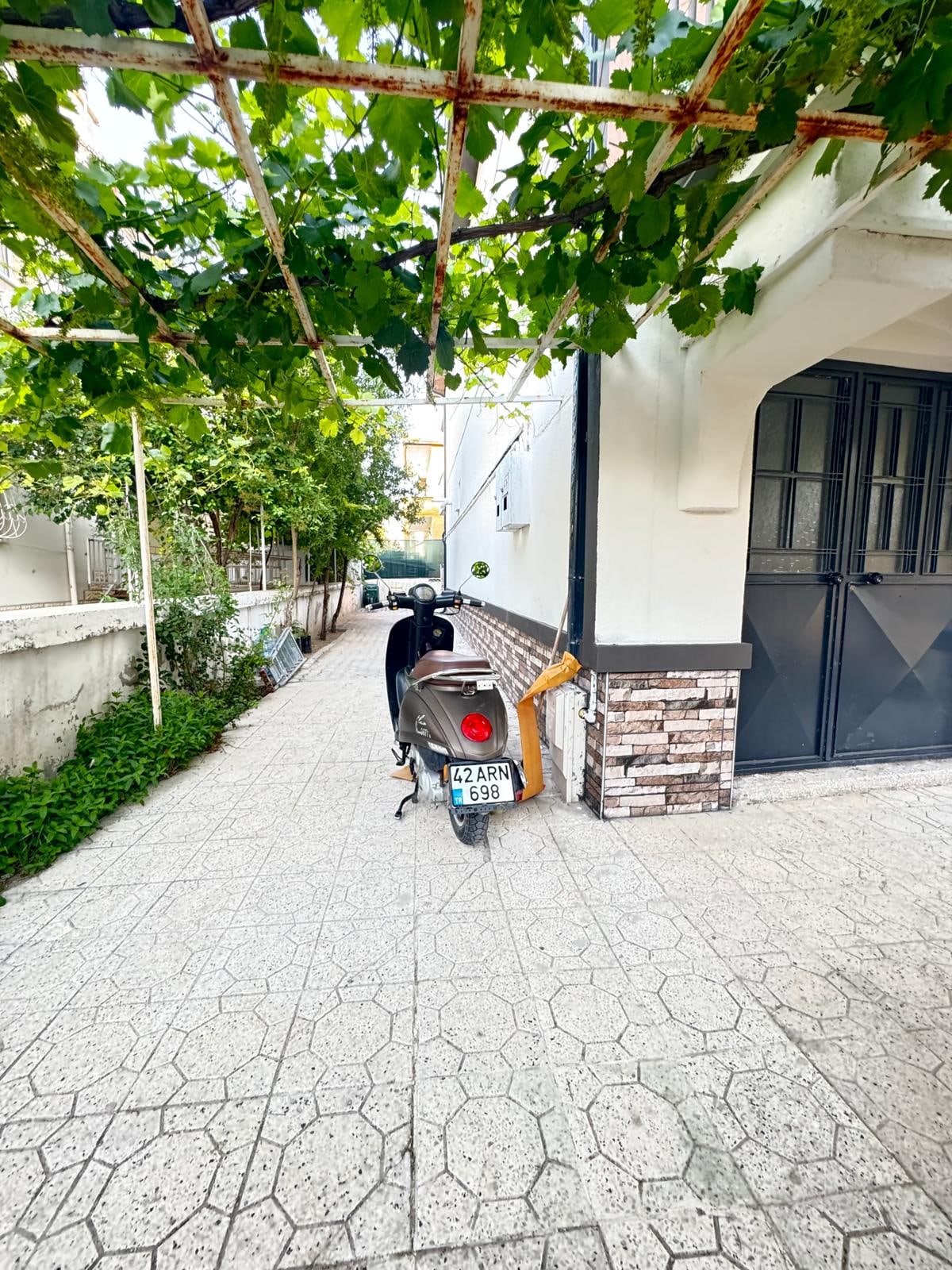 Satılık Larende Merkezde 2 Katlı 2+1 130m2 Kombili Bahçeli Bina — fotoğraf 4