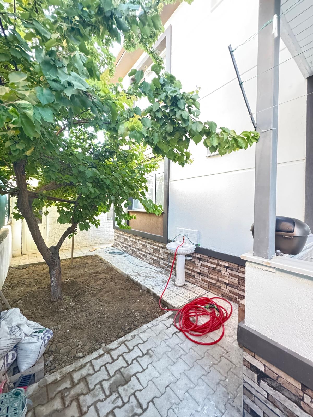 Satılık Larende Merkezde 2 Katlı 2+1 130m2 Kombili Bahçeli Bina — fotoğraf 9
