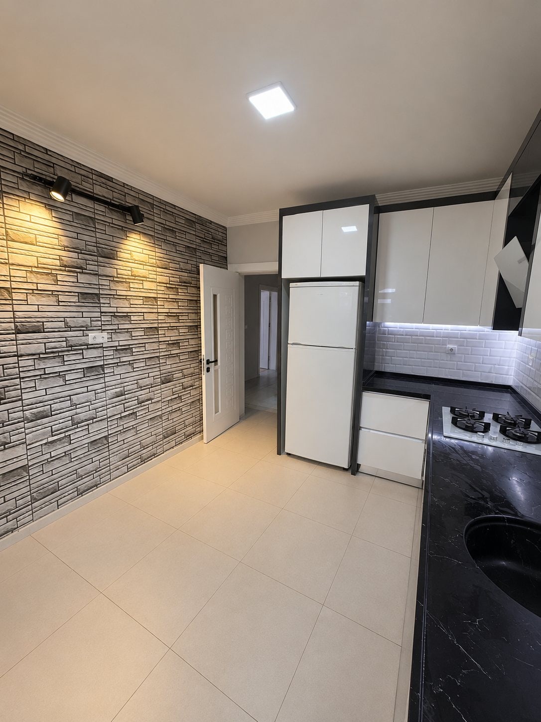 Satılık Larende Merkezde 2 Katlı 2+1 130m2 Kombili Bahçeli Bina — fotoğraf 8