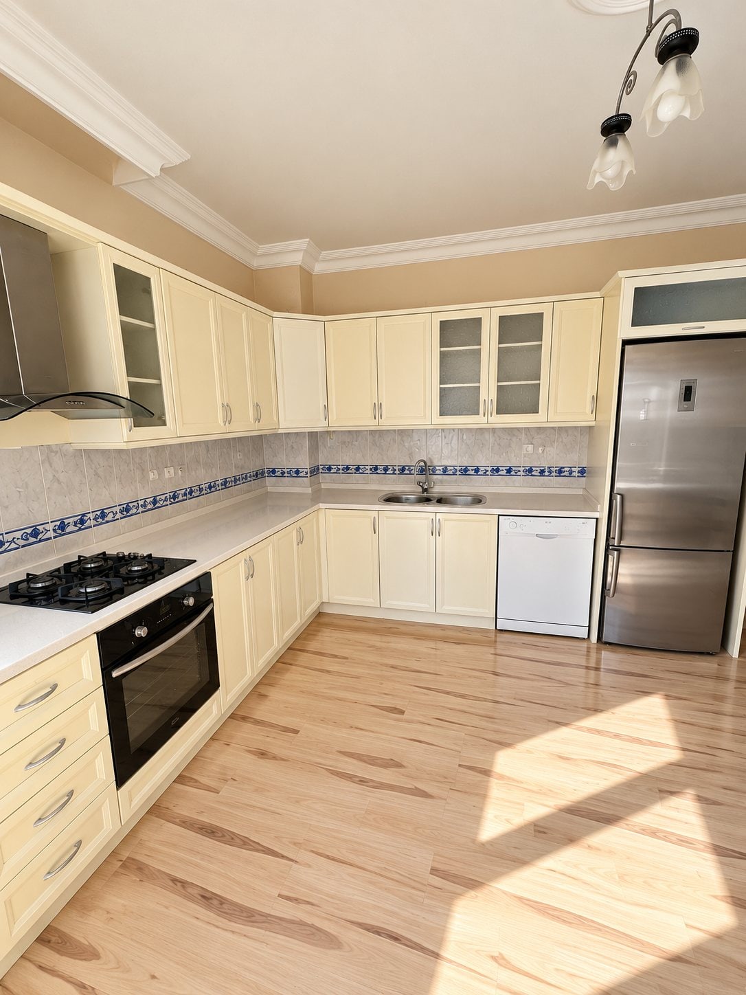 Satılık Daire Siyahser Mahallesinde 3+1 165m2 Ara Kat — fotoğraf 14