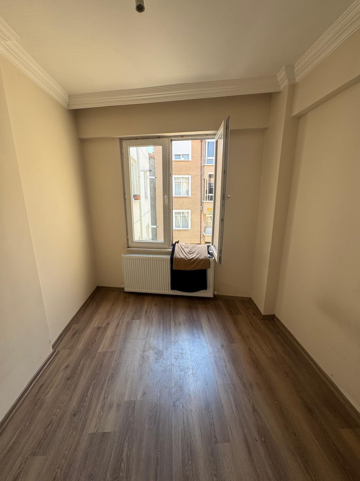Satılık 1+1 Apart Çarşı Merkezde Abbas Mahallesinde — fotoğraf 3