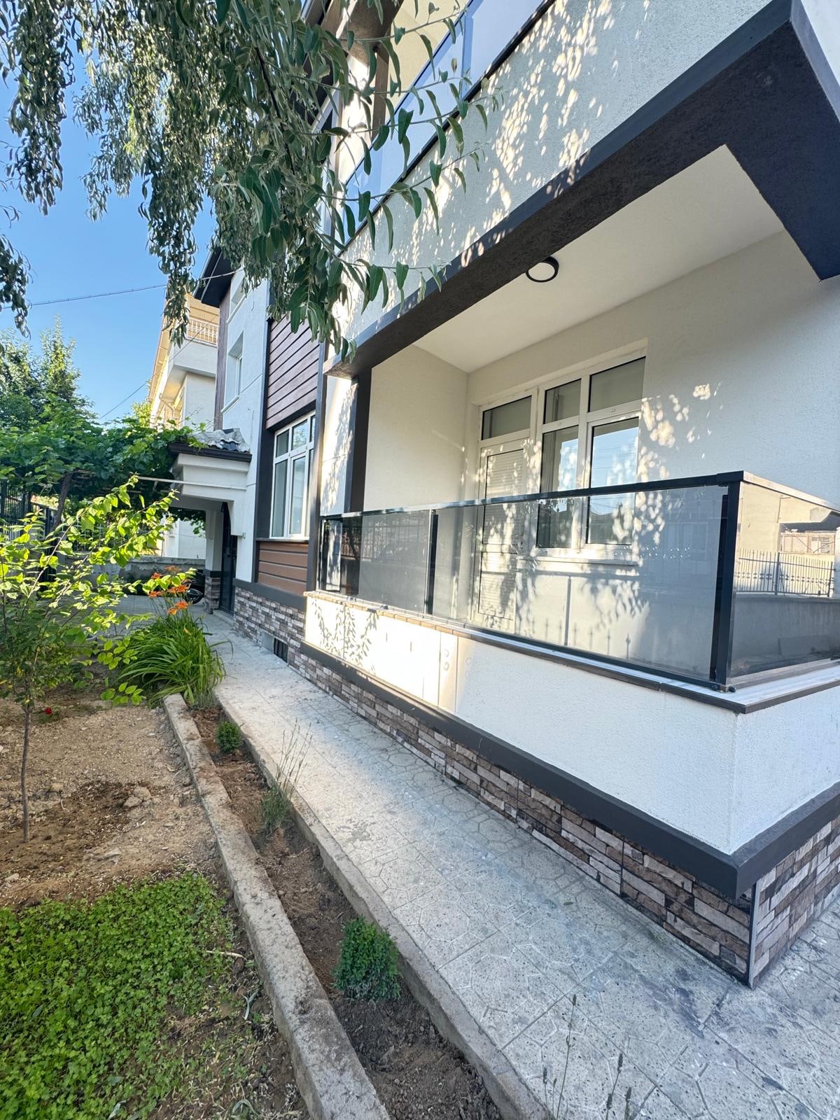 Satılık Larende Merkezde 2 Katlı 2+1 130m2 Kombili Bahçeli Bina — fotoğraf 5