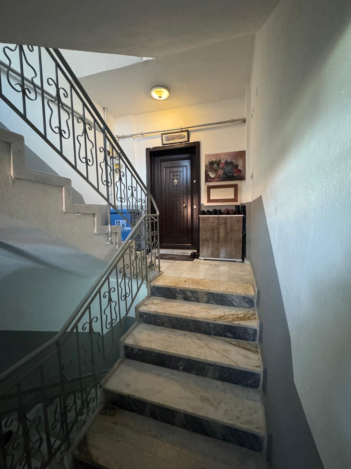 Satılık Daire Siyahser Mahallesinde 3+1 165m2 Ara Kat — fotoğraf 4