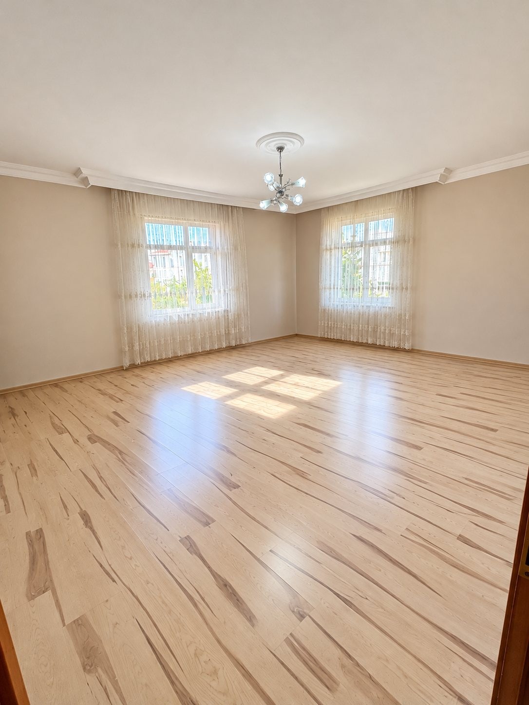 Satılık Daire Siyahser Mahallesinde 3+1 165m2 Ara Kat — fotoğraf 7