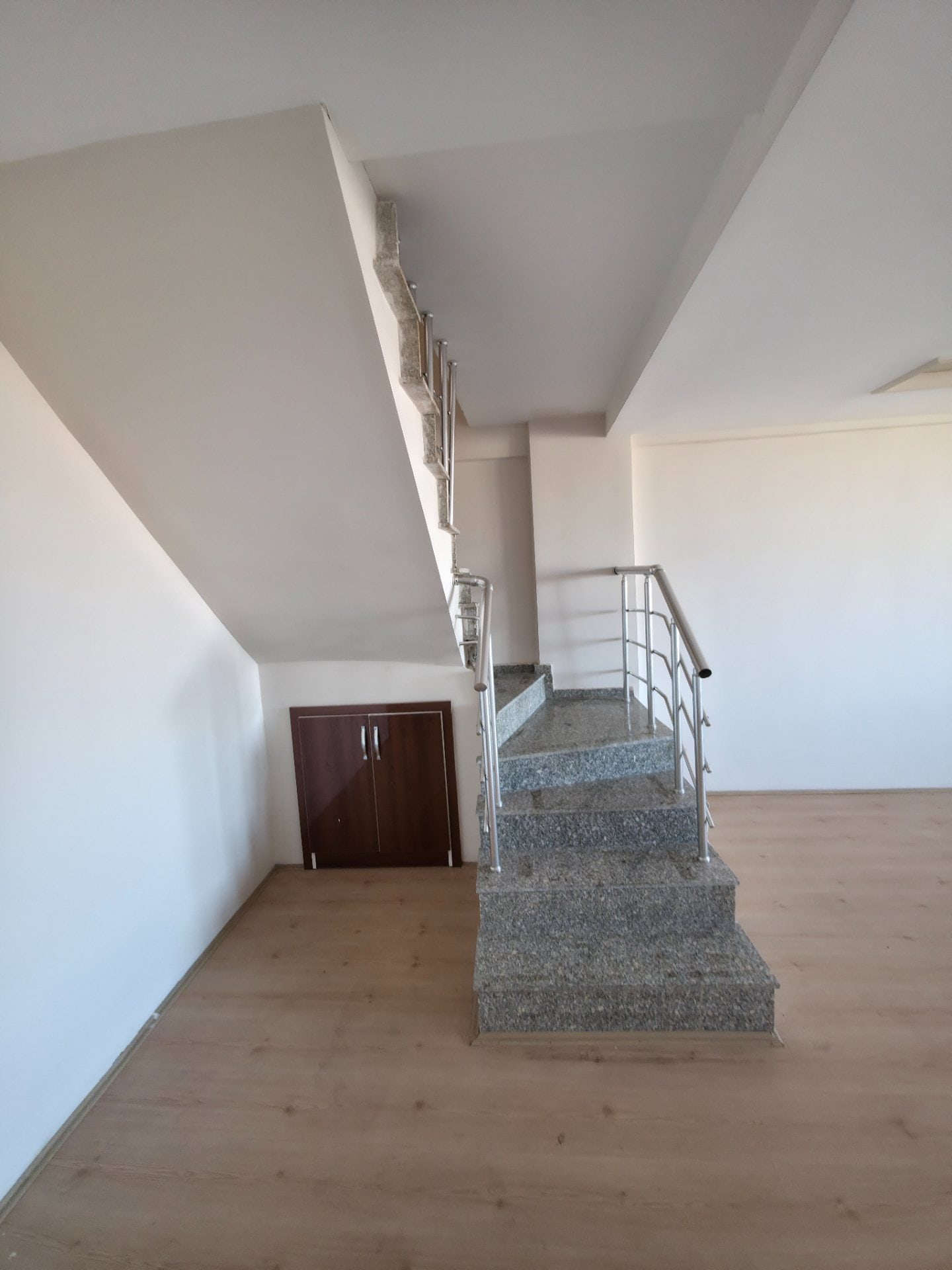 Çarşı Merkez’de 3+1 Oda & Asansörlü & Bakımlı Dubleks Kiralık Daire — görsel 3
