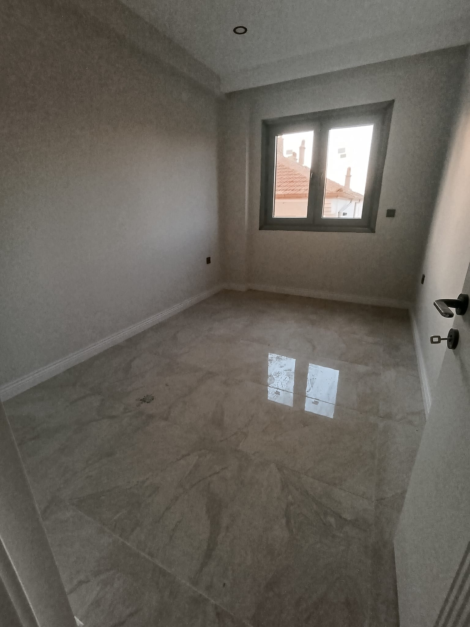 Karaman Merkez Yenişehir Mahallesi Satılık 3+1 Bireysel Garaj Ve Kiler Yerden Isıtma Kızartma Mutfak Mutfak Balkon Camla Kapalı Binada Toplam 3 Daire Var — görsel 9