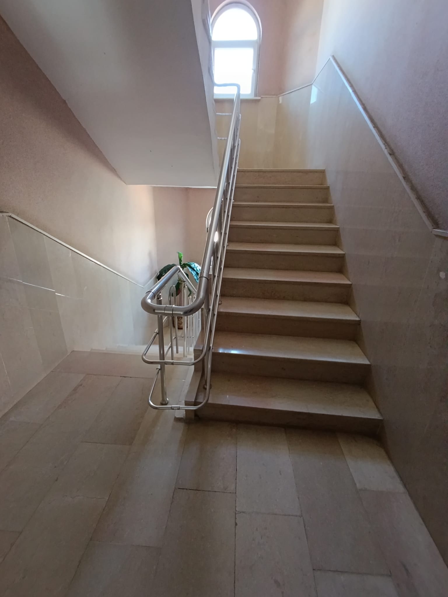 Karaman Merkez Prireis Mahallesi 3+1 Arakat 170 M2 Dairede 3 Balkon Var Bakımlı Masrafsız Aile Apartmanı — görsel 7