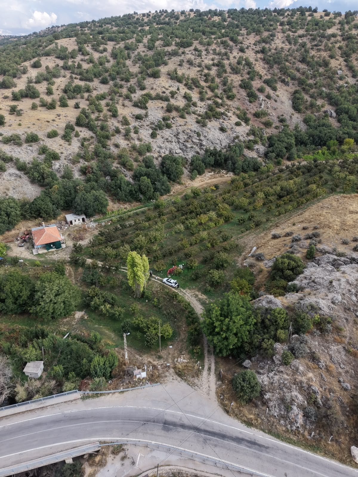 Akköprü’de Dere Kenarında, Evi Ve Elma Bahçesi Bulunan 54.725 M² Mülk — görsel 9