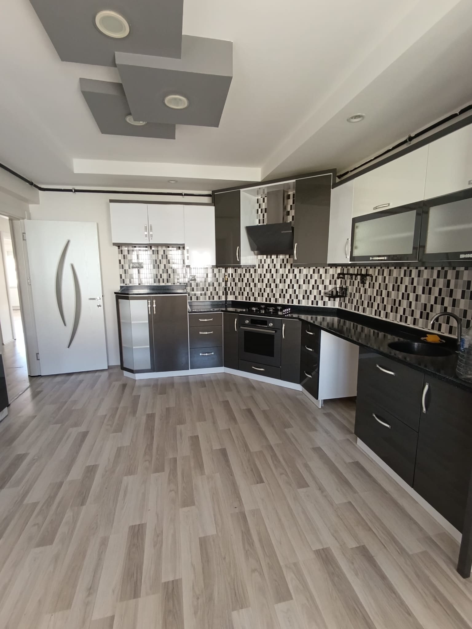 Karaman Merkez Prireis Mahallesi 3+1 Arakat 4 Cephesi Açık 2 Balkon 150m2 Brüt 10 Yıllık Bina — görsel 2