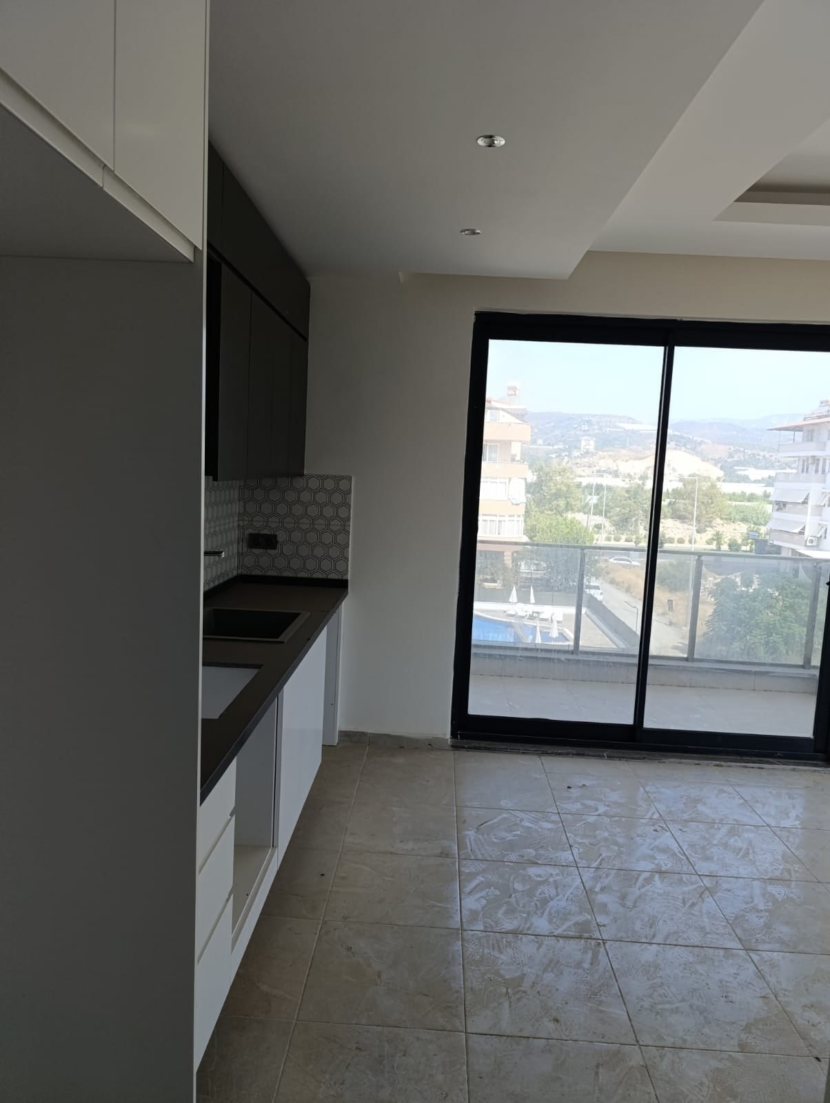Alanaya Demirtaş Satılık 1+1 Denize 900 Metre Mesafe Sıfır Arakat Açık Havuz Kapalı Havuz Kamelya Balkon — görsel 8