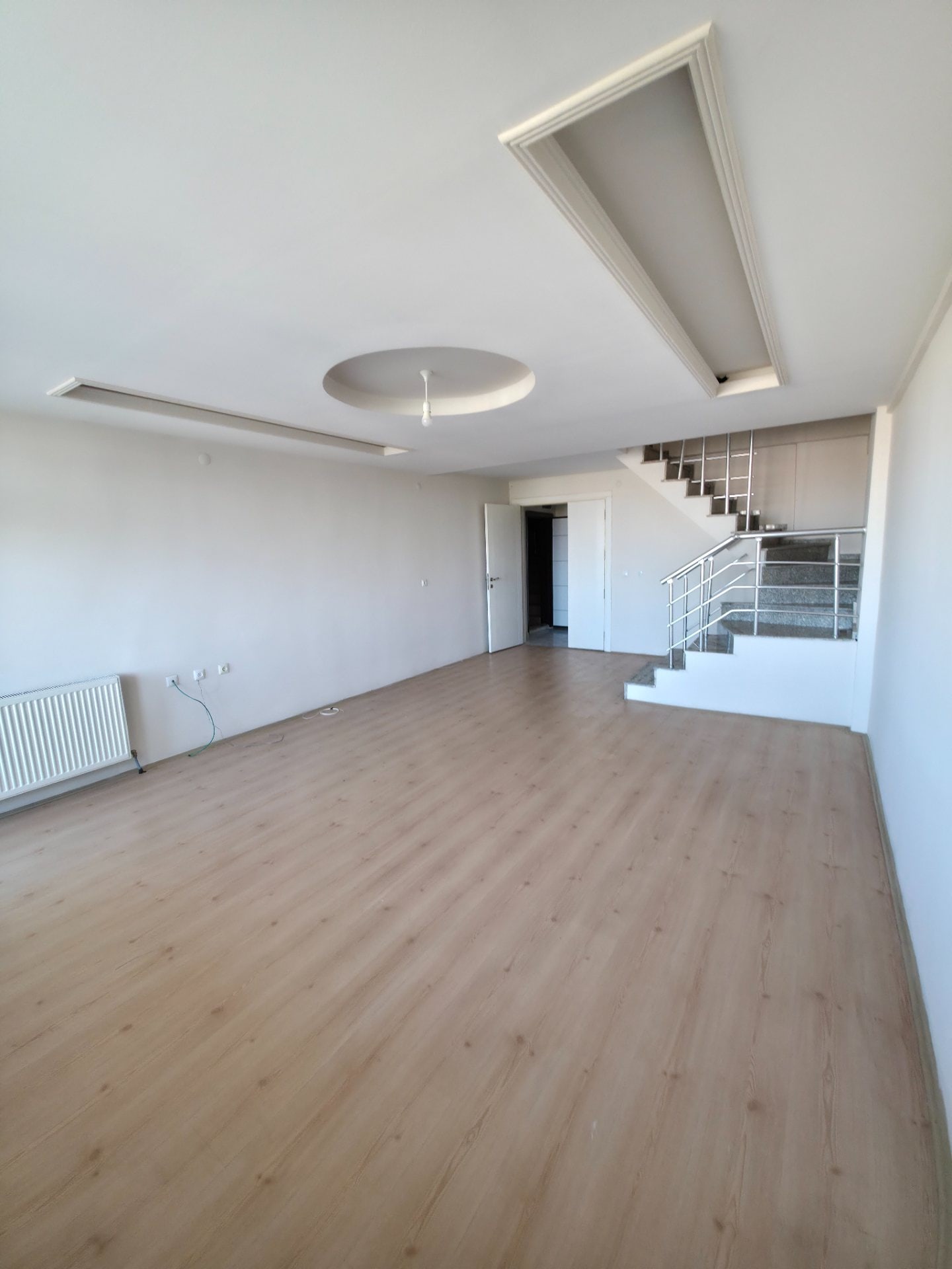 Çarşı Merkez’de 3+1 Oda & Asansörlü & Bakımlı Dubleks Kiralık Daire
