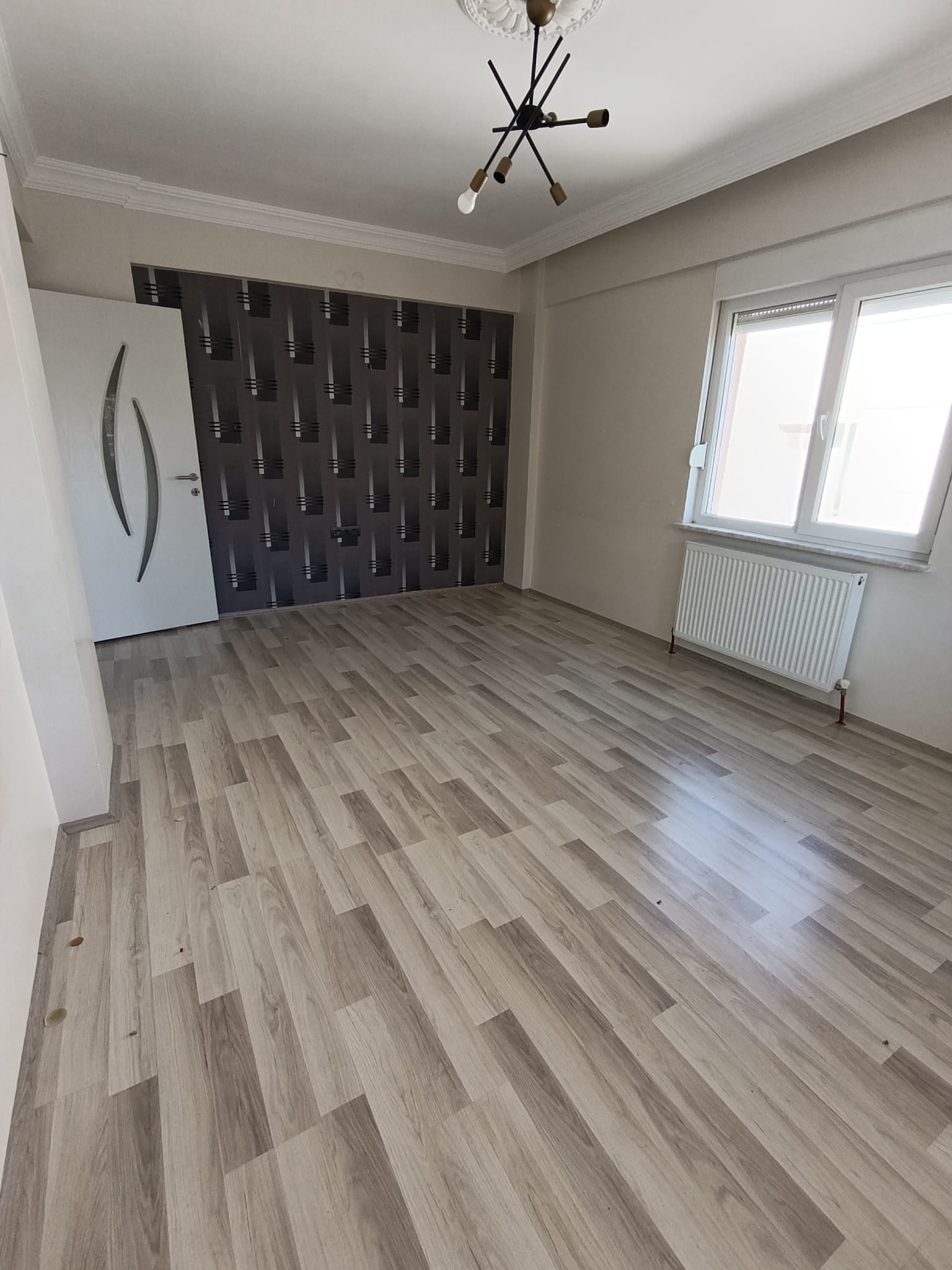 Karaman Merkez Prireis Mahallesi 3+1 Arakat 4 Cephesi Açık 2 Balkon 150m2 Brüt 10 Yıllık Bina — görsel 10