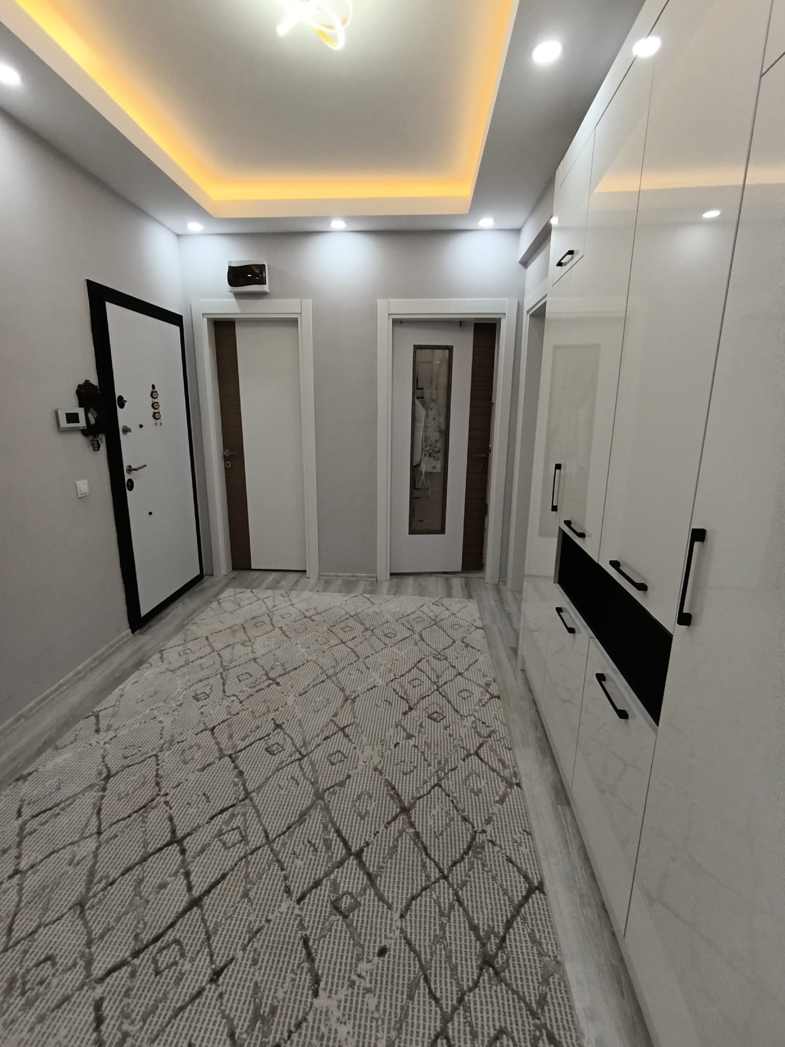 Karaman Merkez Yenişehir Mahallesi 3+1 Site İçerisinde Açık Ve Kapalı Otopark Çocuk Oyun Alanı Kiler Mevcut Geniş Balkon — görsel 2