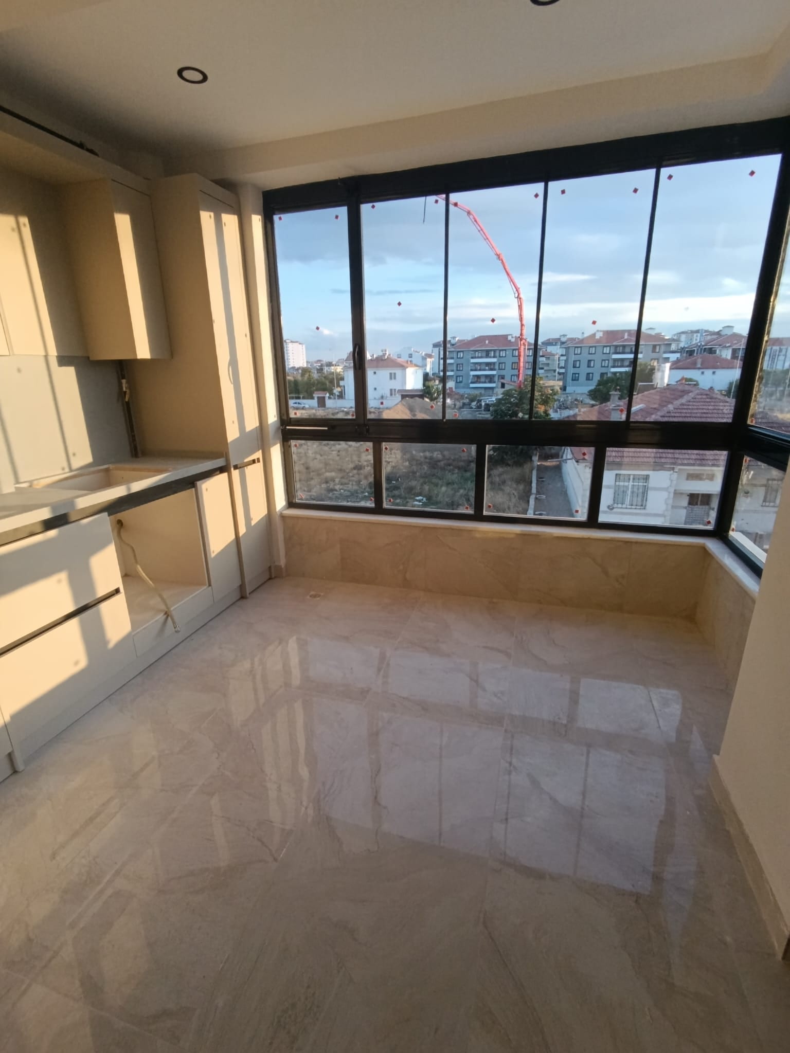 Karaman Merkez Yenişehir Mahallesi Satılık 3+1 Bireysel Garaj Ve Kiler Yerden Isıtma Kızartma Mutfak Mutfak Balkon Camla Kapalı Binada Toplam 3 Daire Var — görsel 3