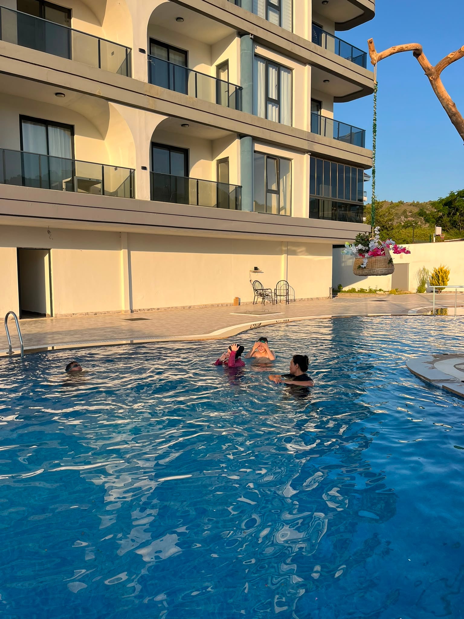 Alanaya Demirtaş Satılık 1+1 Denize 900 Metre Mesafe Sıfır Arakat Açık Havuz Kapalı Havuz Kamelya Balkon — görsel 3