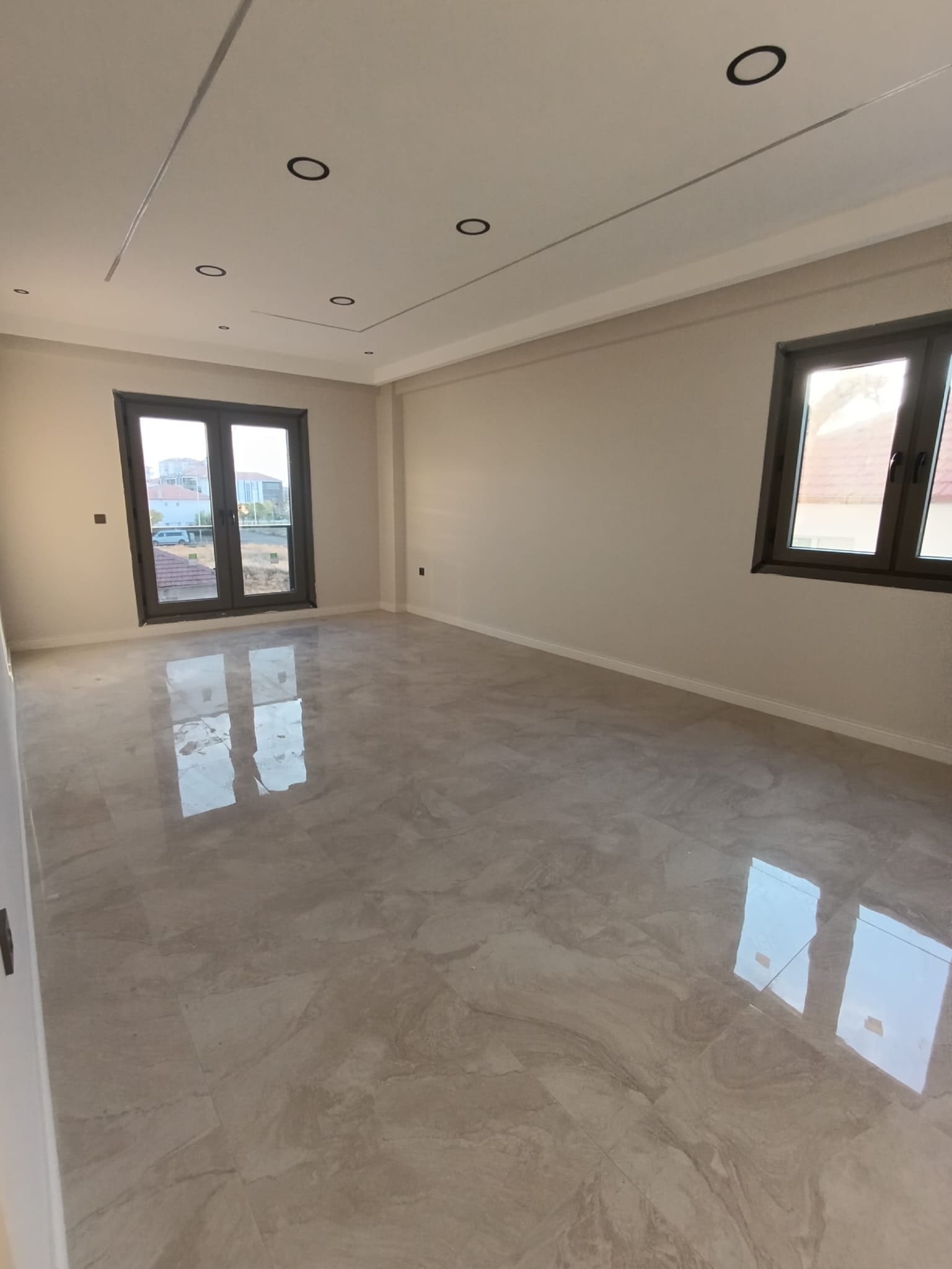Karaman Merkez Yenişehir Mahallesi Satılık 3+1 Bireysel Garaj Ve Kiler Yerden Isıtma Kızartma Mutfak Mutfak Balkon Camla Kapalı Binada Toplam 3 Daire Var — görsel 4