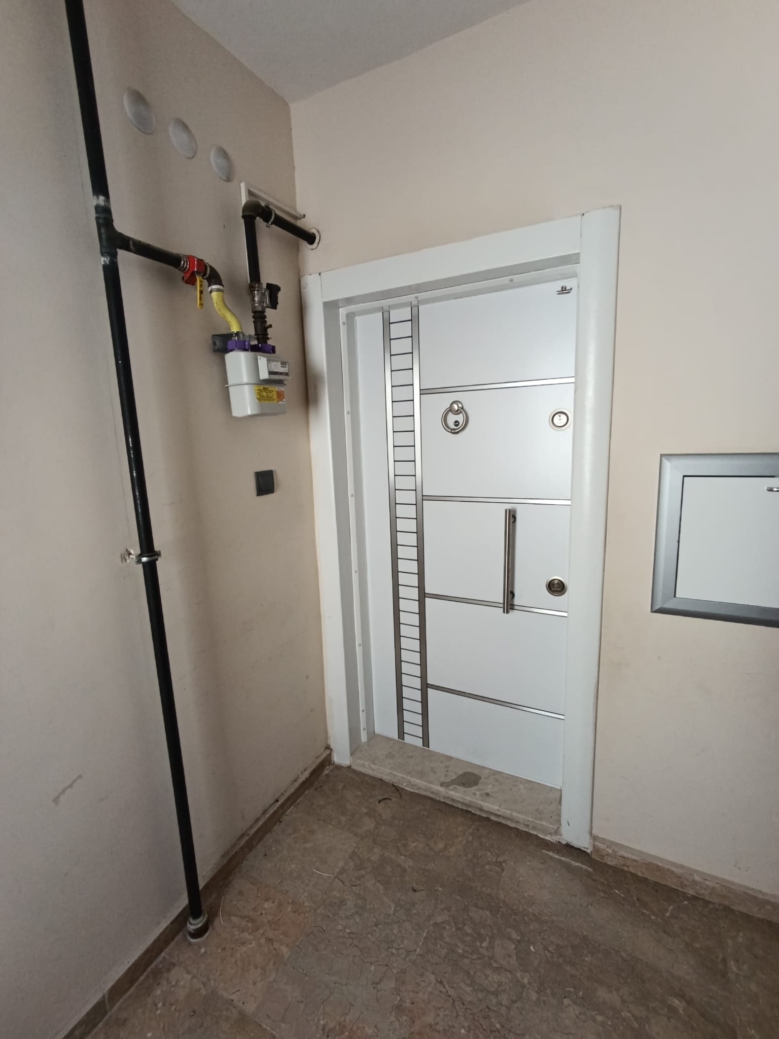 Karaman Merkez Prireis Mahallesi 3+1 Arakat 4 Cephesi Açık 2 Balkon 150m2 Brüt 10 Yıllık Bina — görsel 8
