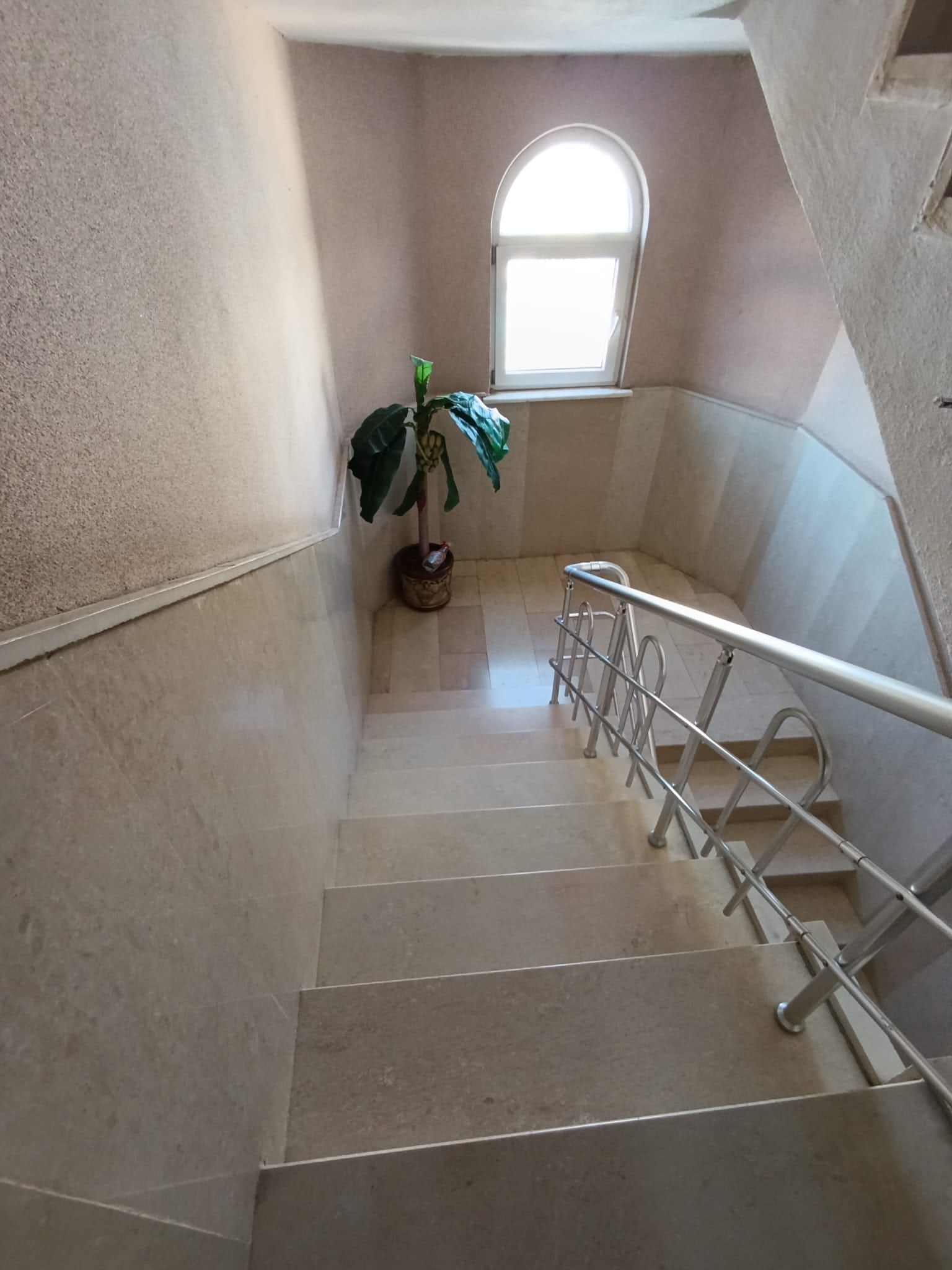 Karaman Merkez Prireis Mahallesi 3+1 Arakat 170 M2 Dairede 3 Balkon Var Bakımlı Masrafsız Aile Apartmanı — görsel 13