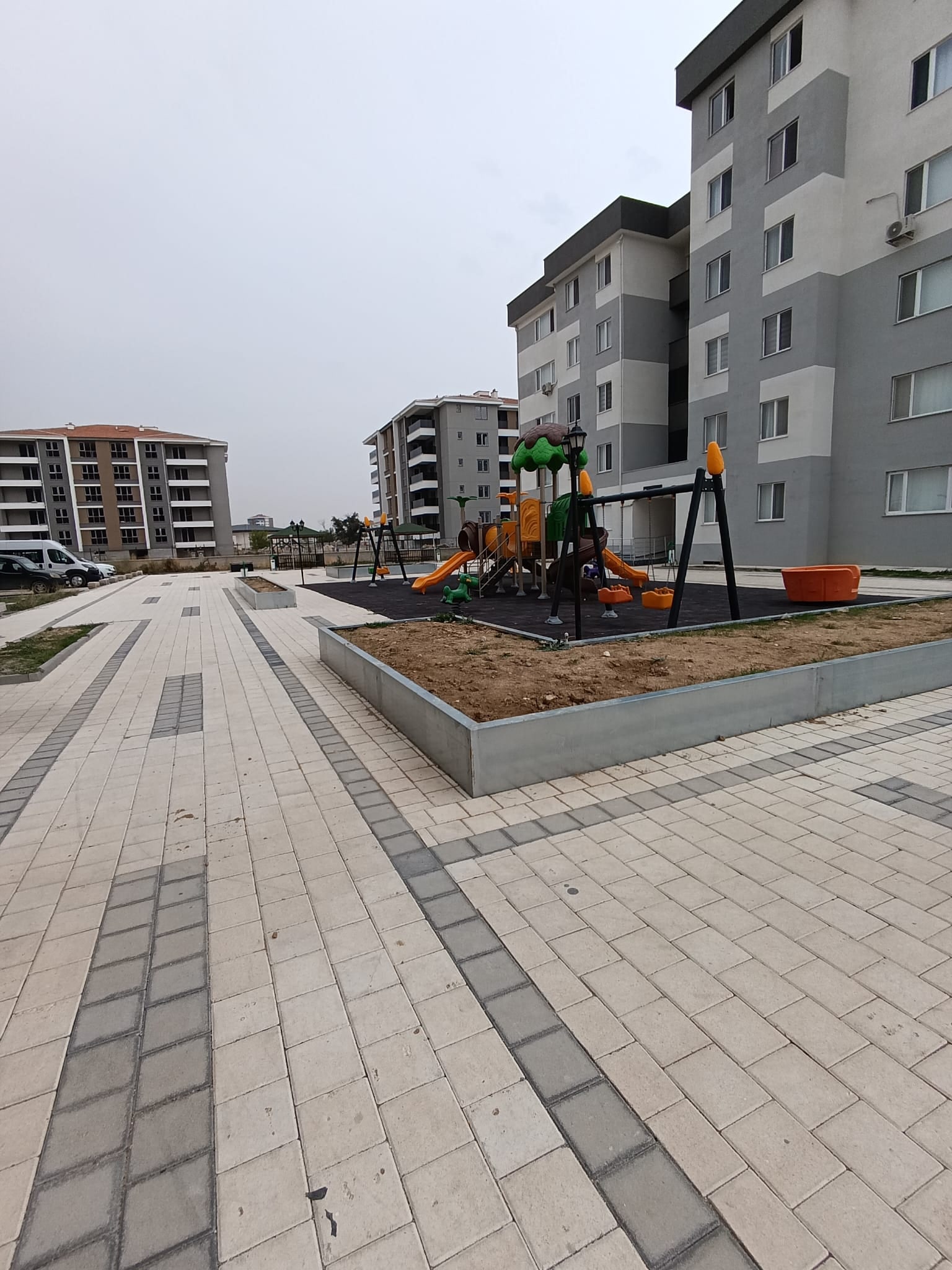 Karaman Merkez Yenişehir Mahallesi 3+1 Site İçerisinde Açık Ve Kapalı Otopark Çocuk Oyun Alanı Kiler Mevcut Geniş Balkon