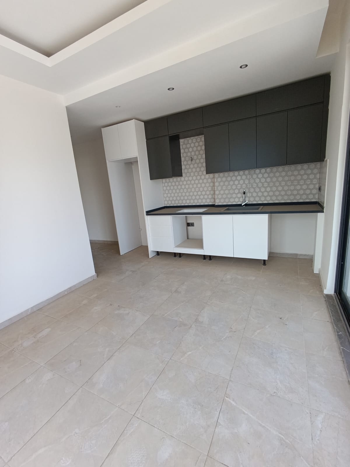 Alanaya Demirtaş Satılık 1+1 Denize 900 Metre Mesafe Sıfır Arakat Açık Havuz Kapalı Havuz Kamelya Balkon — görsel 13