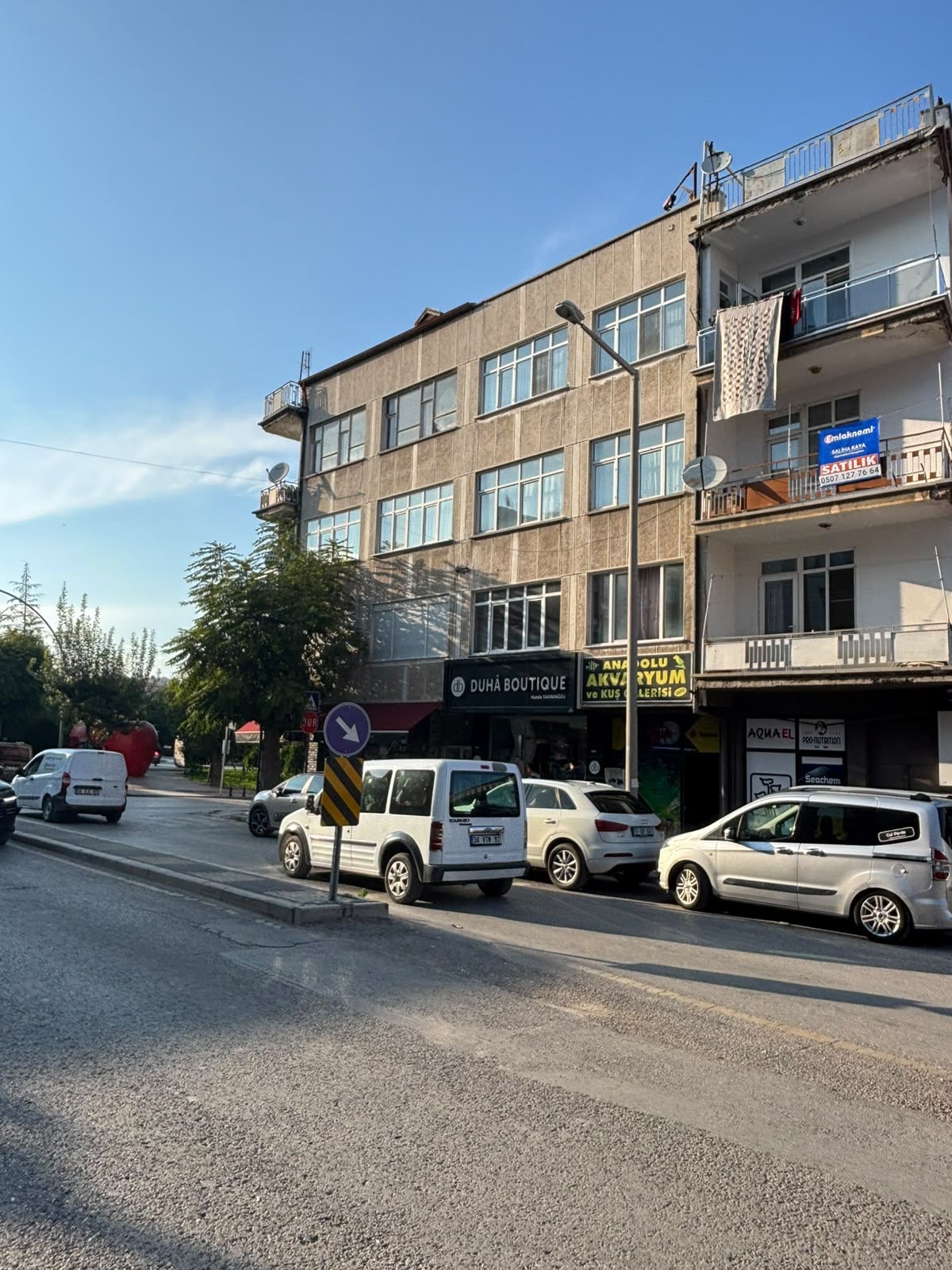 Emlaknomi'den Fenari Mahallesi Çarşı Merkezde Satılık 3+1 Daire