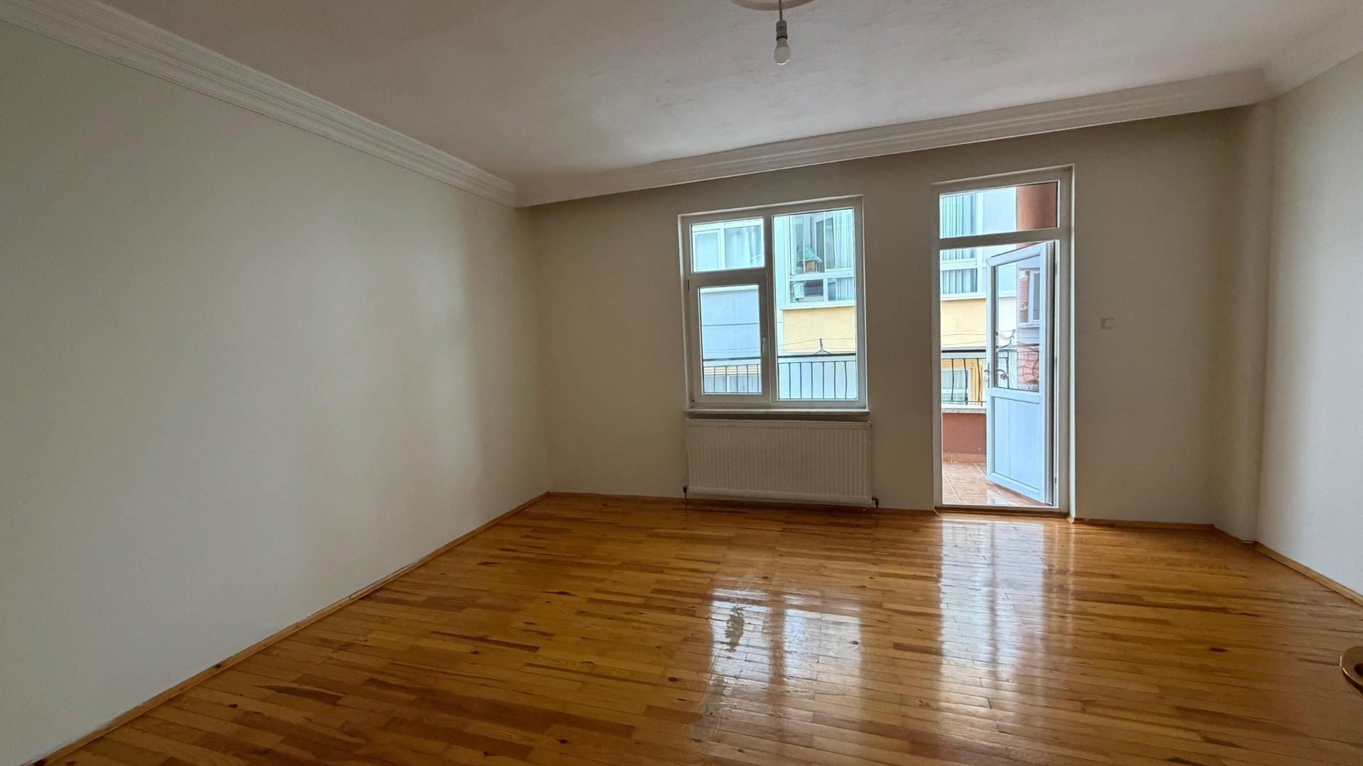 Karaman Merkez Prireis Mahallesi 3+1 Arakat 170 M2 Dairede 3 Balkon Var Bakımlı Masrafsız Aile Apartmanı — görsel 9