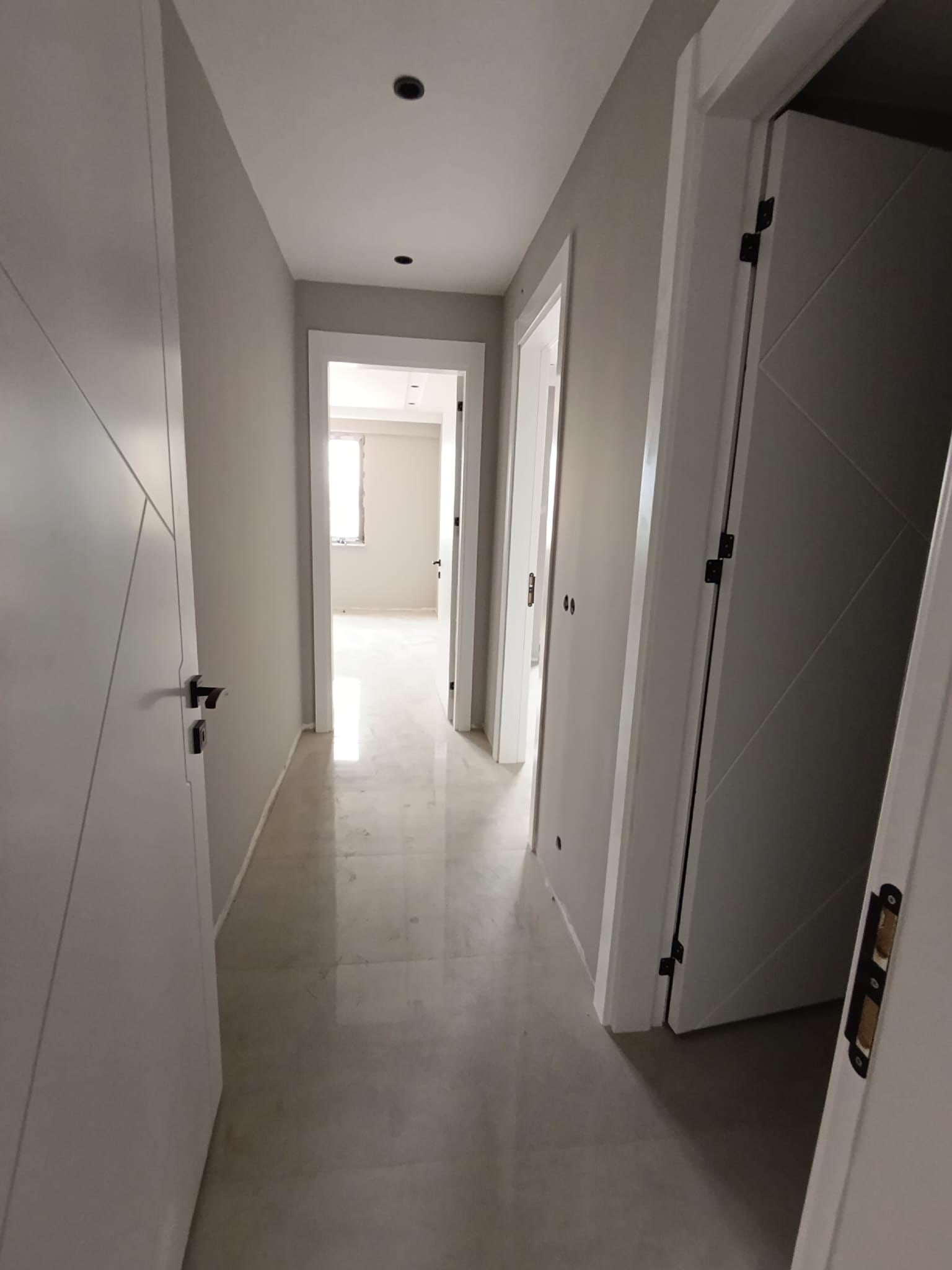 Karaman Merkez Yenişehir Mah 3+1 Sıfır Arakat Güney Doğu Cephe Site İçerisinde Ebeveyn Banyo Giyinme Odası Kiler Girişte Rüzgarlık — görsel 7