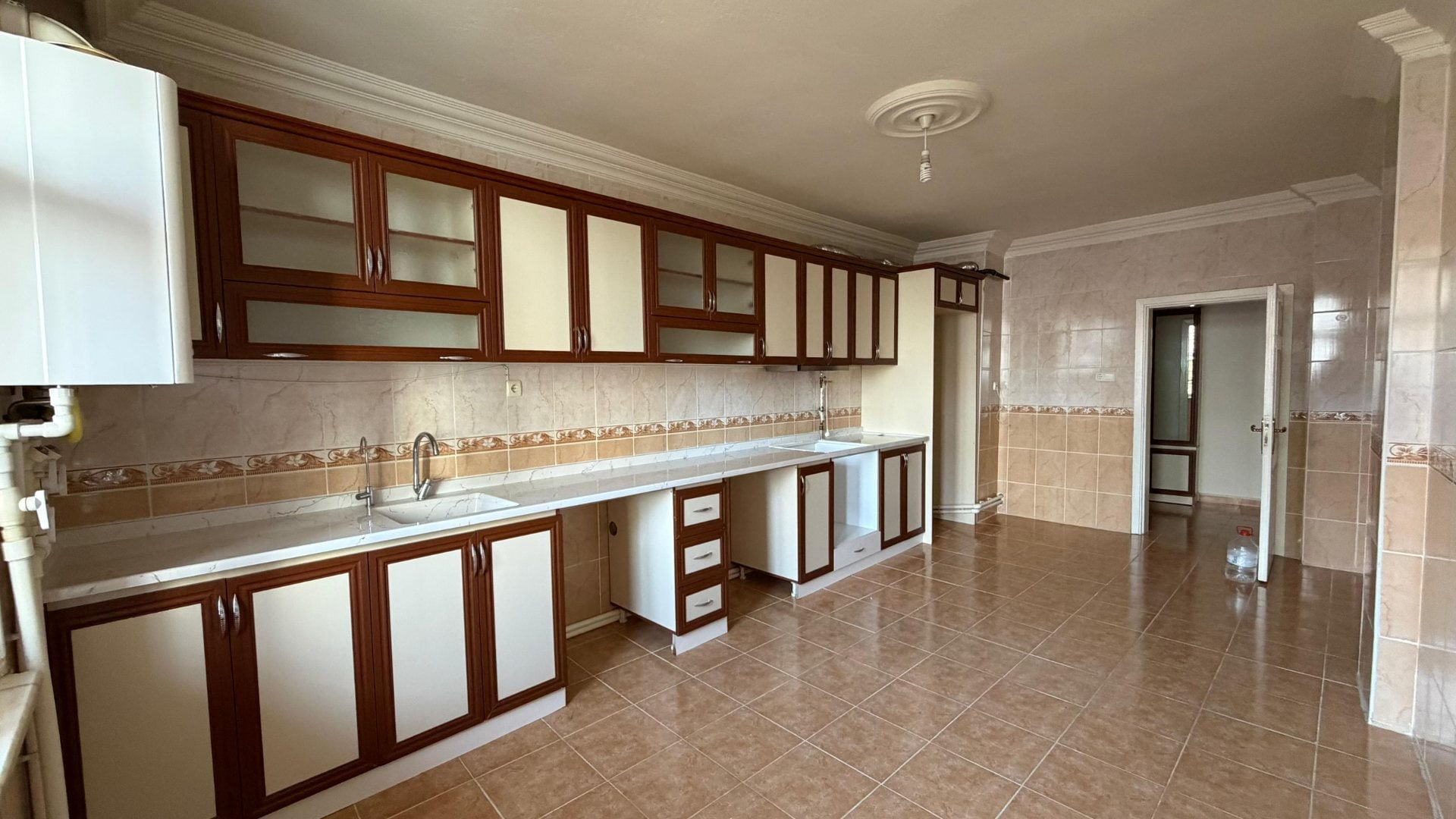 Karaman Merkez Prireis Mahallesi 3+1 Arakat 170 M2 Dairede 3 Balkon Var Bakımlı Masrafsız Aile Apartmanı — görsel 14