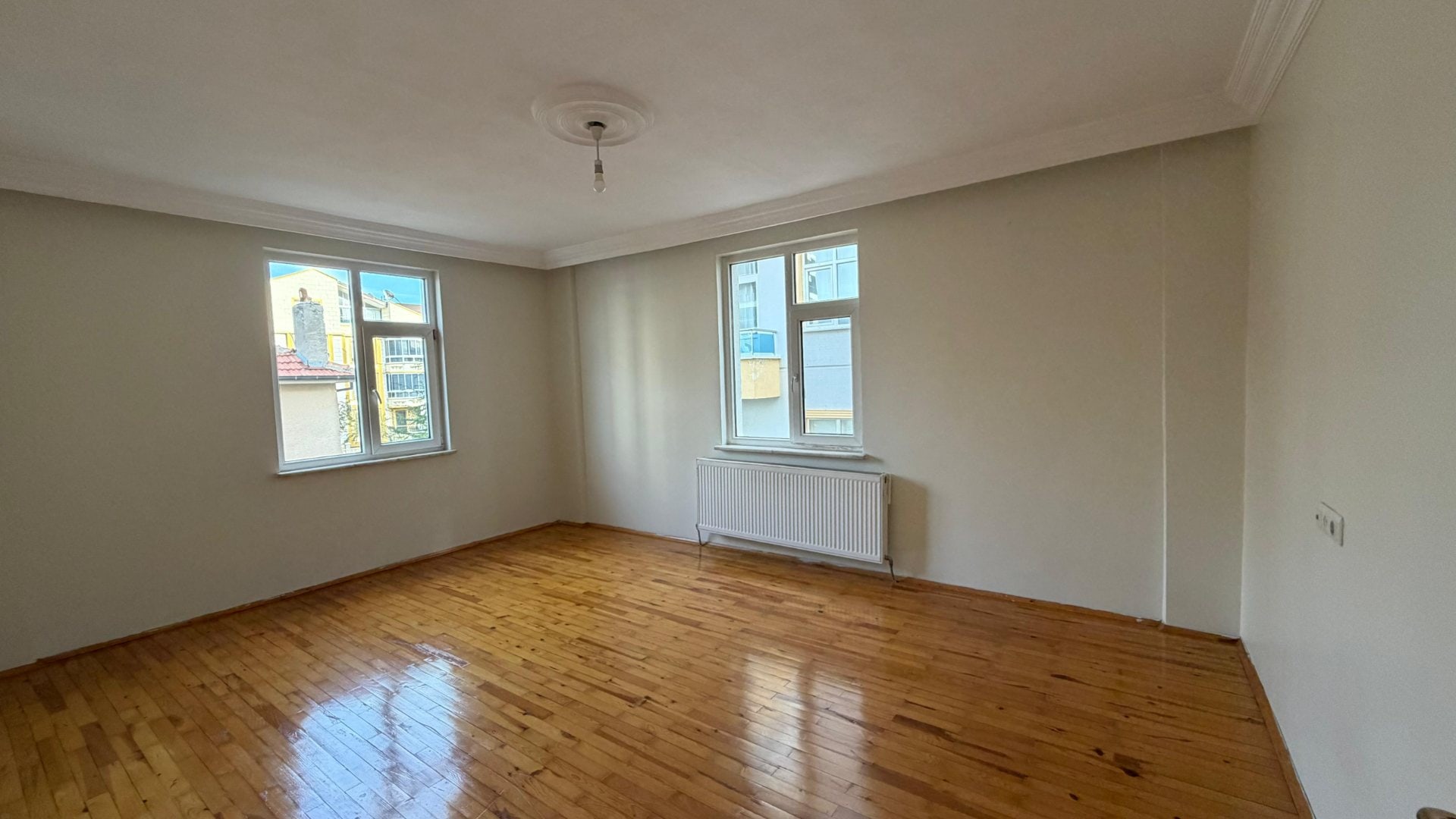 Karaman Merkez Prireis Mahallesi 3+1 Arakat 170 M2 Dairede 3 Balkon Var Bakımlı Masrafsız Aile Apartmanı — görsel 5