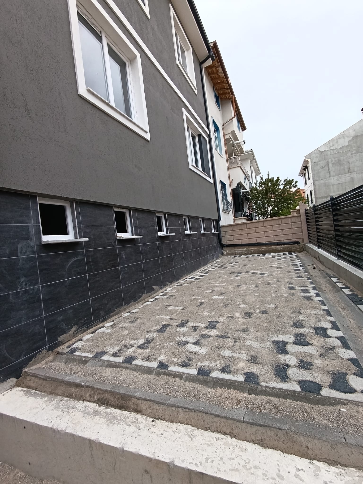 Karaman Merkez Gevherhatun Mah 2+1 Amerikan Mutfak Sıfır Bireysel Garaj Ve Kiler Yerden Isıtma 2 Balkon Balkonlar Camla Kapalı — görsel 3