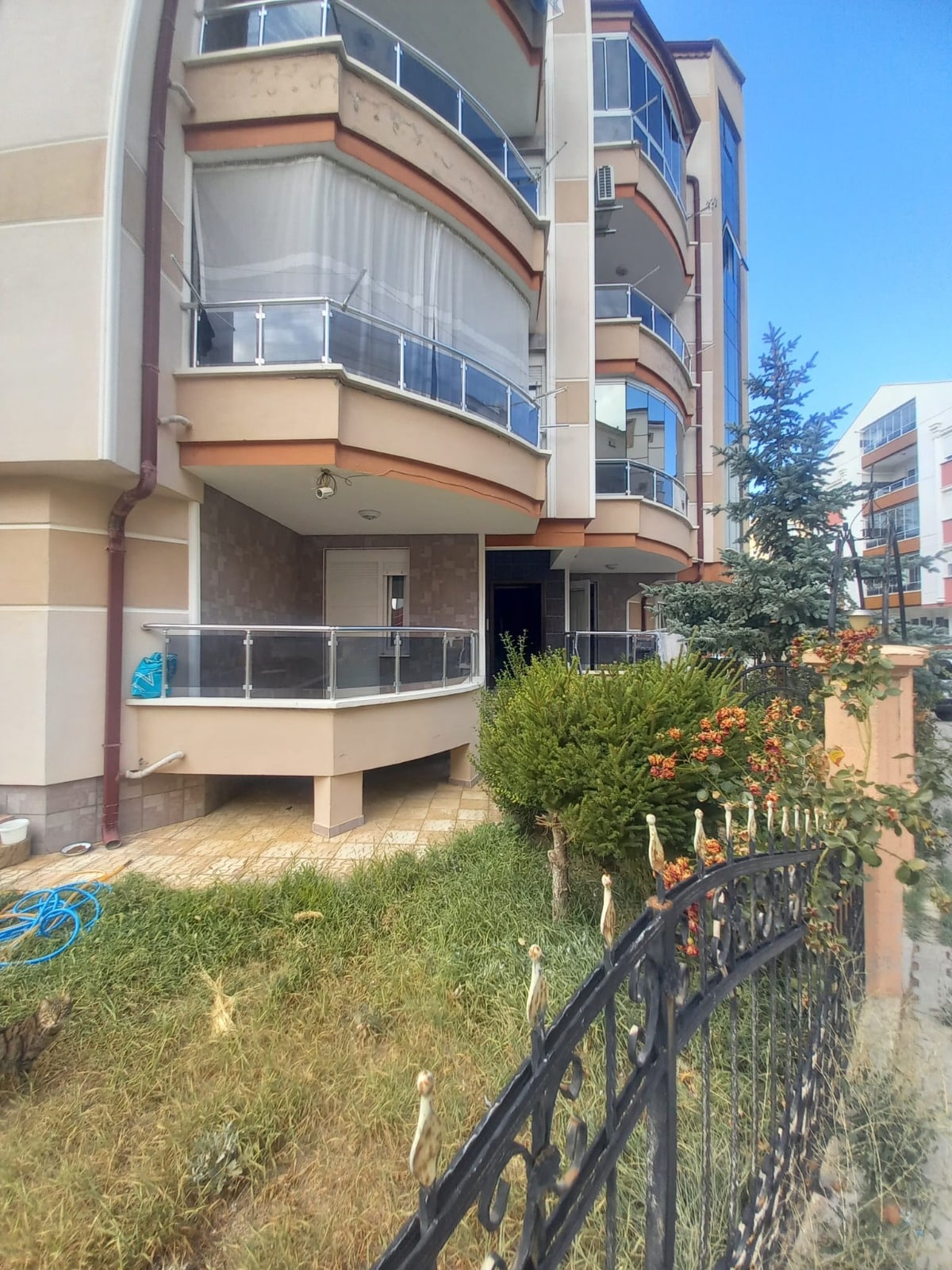 Karaman Merkez Hacıcelal Mahallesi 3+1 Giriş Kat 12 Yıllık Müstakil Girişli Ortak Kullanım Garaj Bireysel Kiler