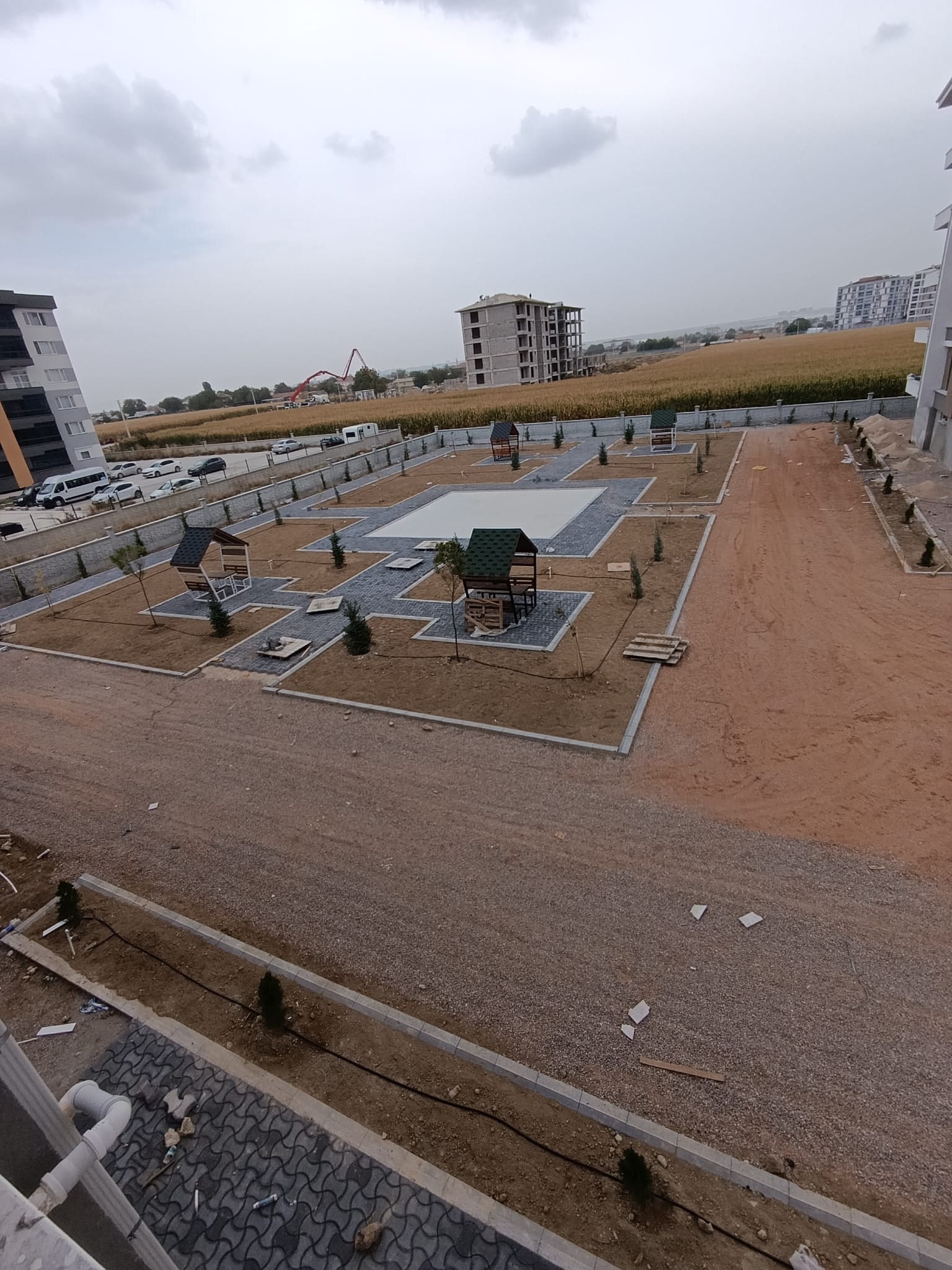 Karaman Merkez Yenişehir Mah 3+1 Sıfır Arakat Güney Doğu Cephe Site İçerisinde Ebeveyn Banyo Giyinme Odası Kiler Girişte Rüzgarlık
