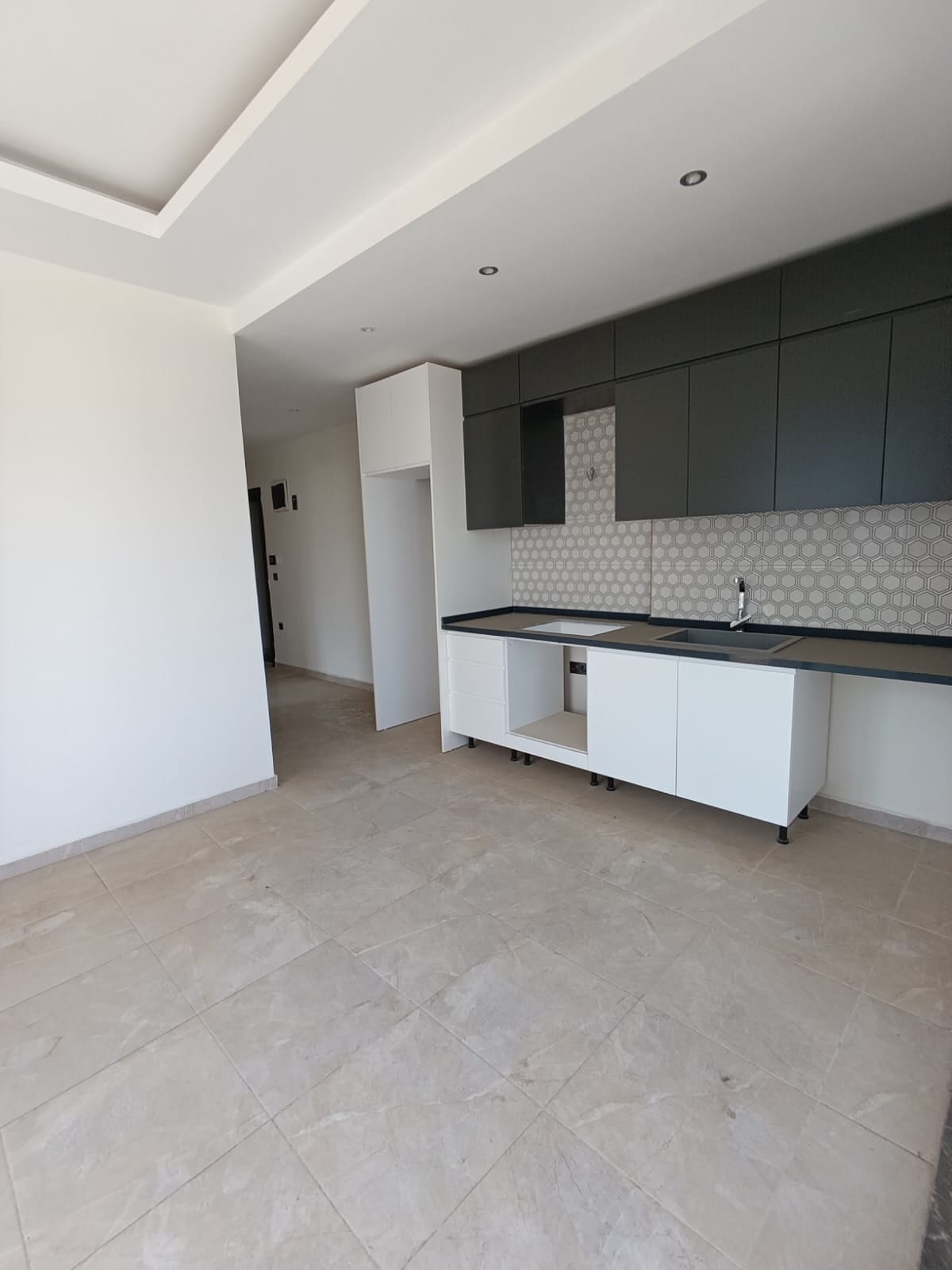 Alanaya Demirtaş Satılık 1+1 Denize 900 Metre Mesafe Sıfır Arakat Açık Havuz Kapalı Havuz Kamelya Balkon — görsel 32
