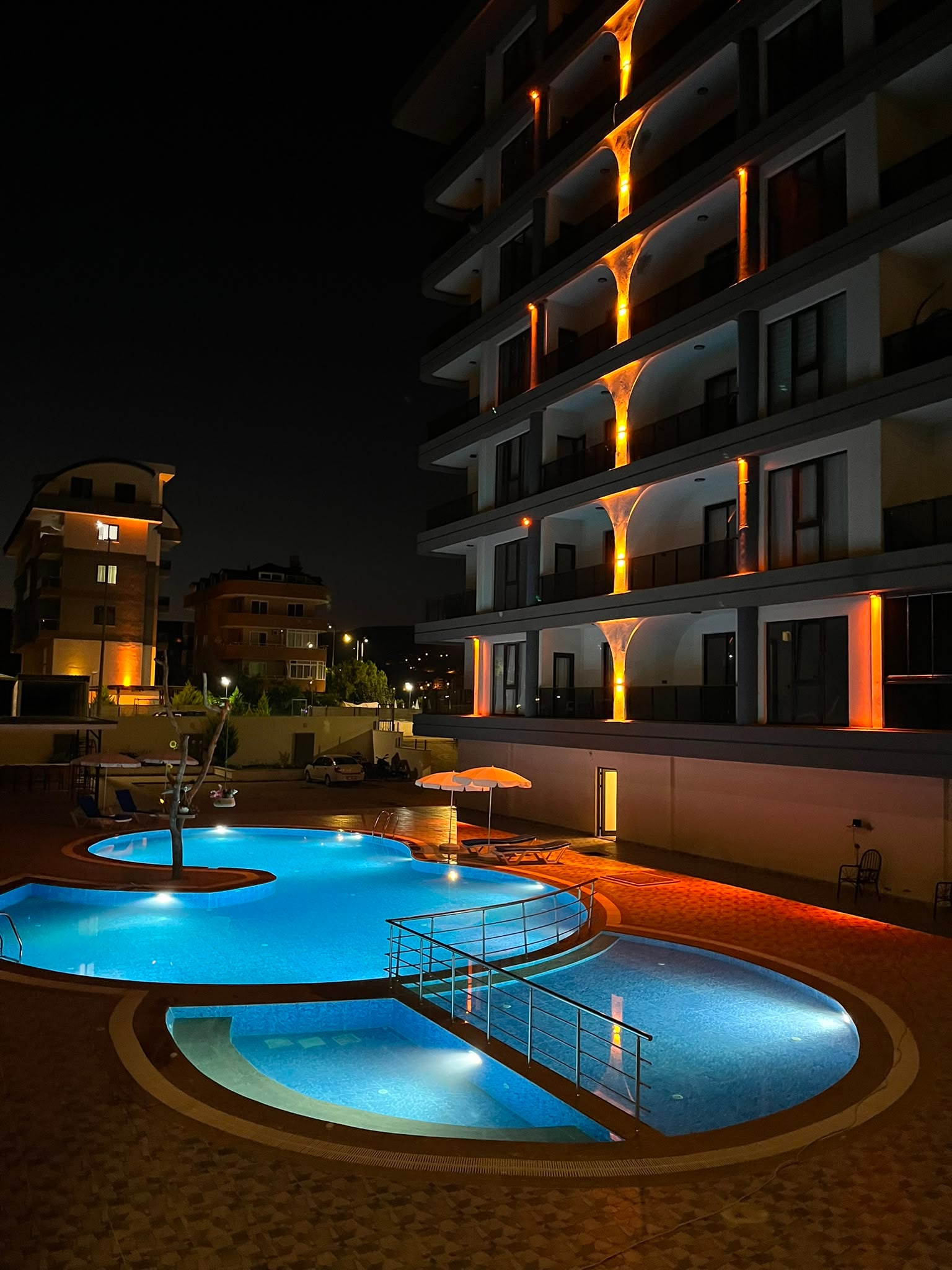 Alanaya Demirtaş Satılık 1+1 Denize 900 Metre Mesafe Sıfır Arakat Açık Havuz Kapalı Havuz Kamelya Balkon