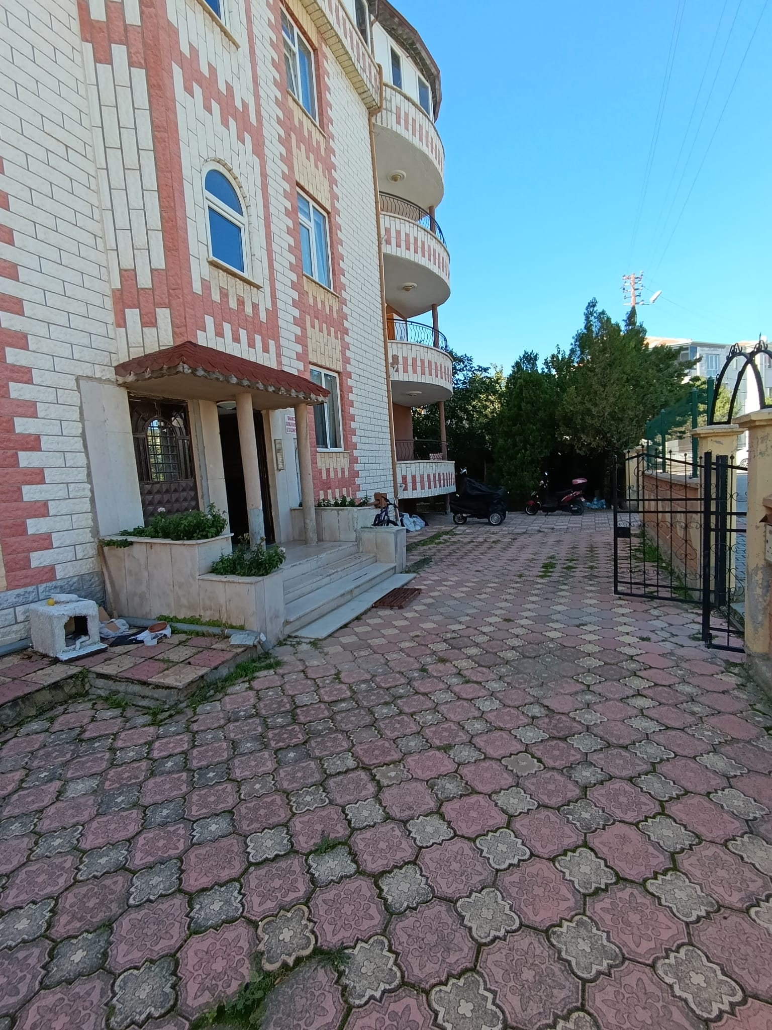 Karaman Merkez Prireis Mahallesi 3+1 Arakat 170 M2 Dairede 3 Balkon Var Bakımlı Masrafsız Aile Apartmanı — görsel 18