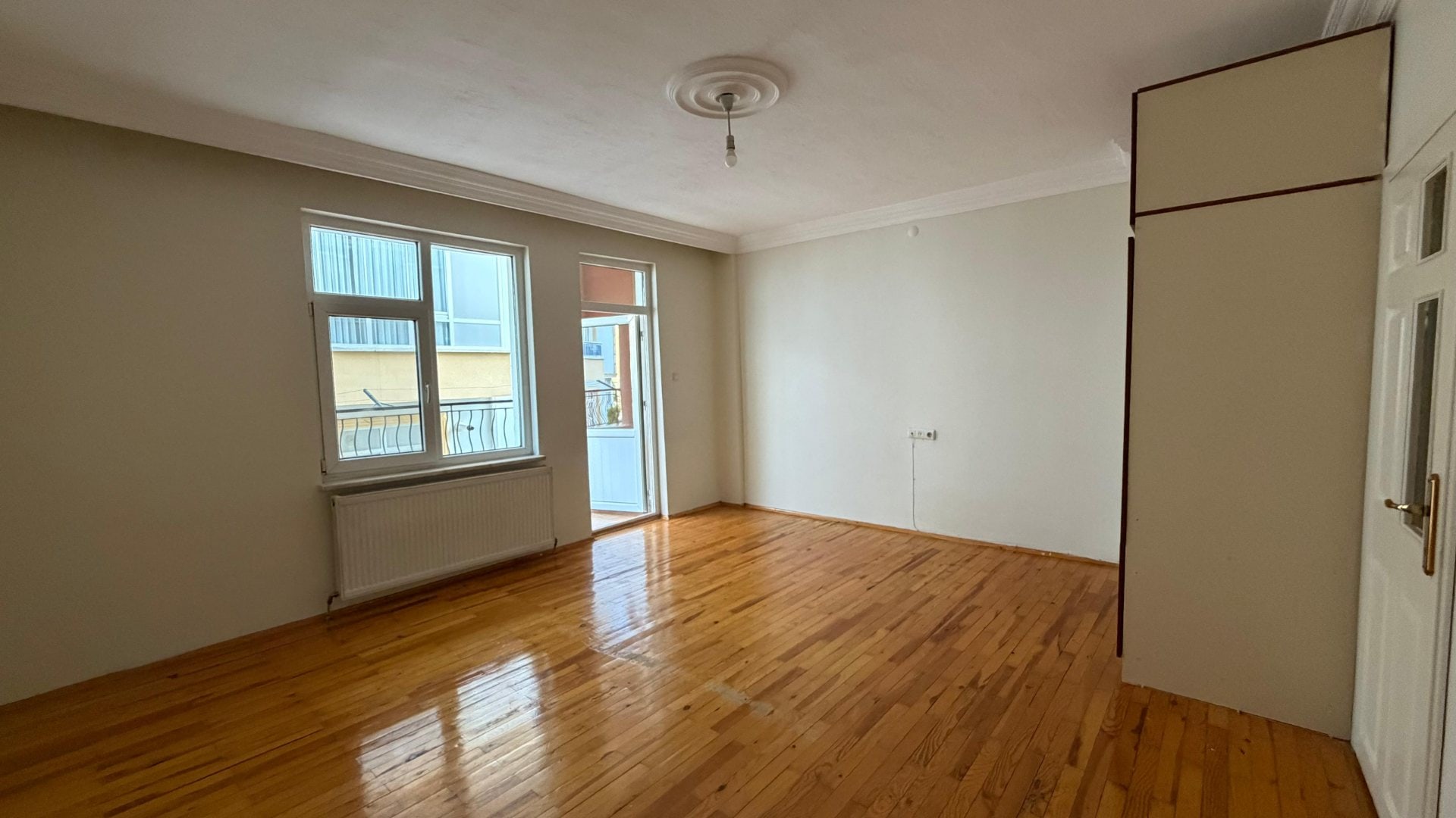 Karaman Merkez Prireis Mahallesi 3+1 Arakat 170 M2 Dairede 3 Balkon Var Bakımlı Masrafsız Aile Apartmanı — görsel 6