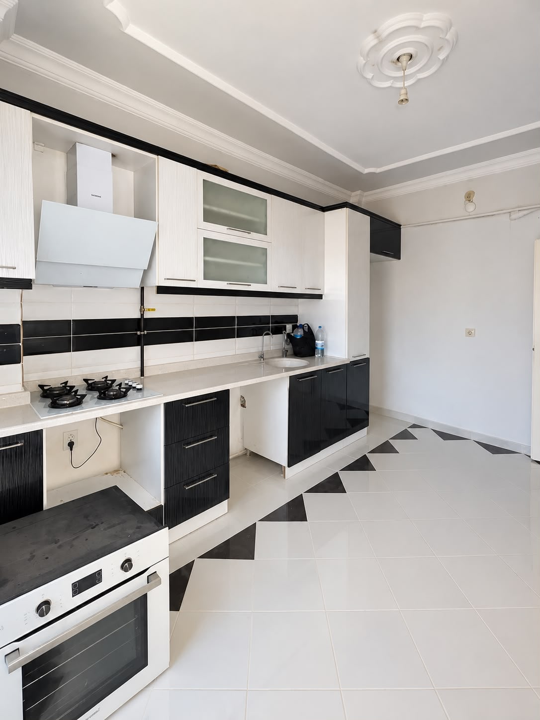 Kiralık Karaman Merkez Kazım Karabekir Paşa'da 3+1 150m² Aydınlık Balkonlu En Üst Kat Daire — görsel 2