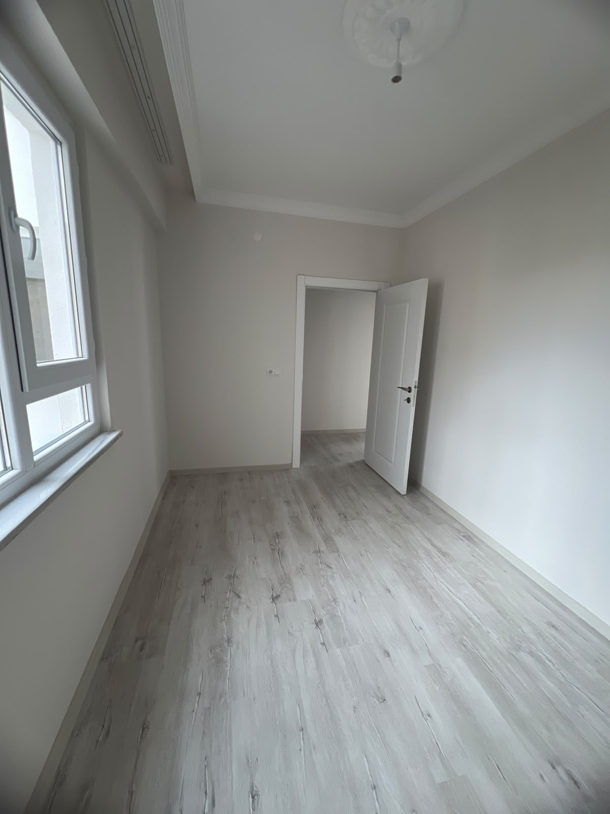 Kiralık Karaman Merkez Mahmudiye'de 2+1 71m² Sıfır Aydınlık Balkonlu Asansörlü Otoparklı Daire — görsel 4