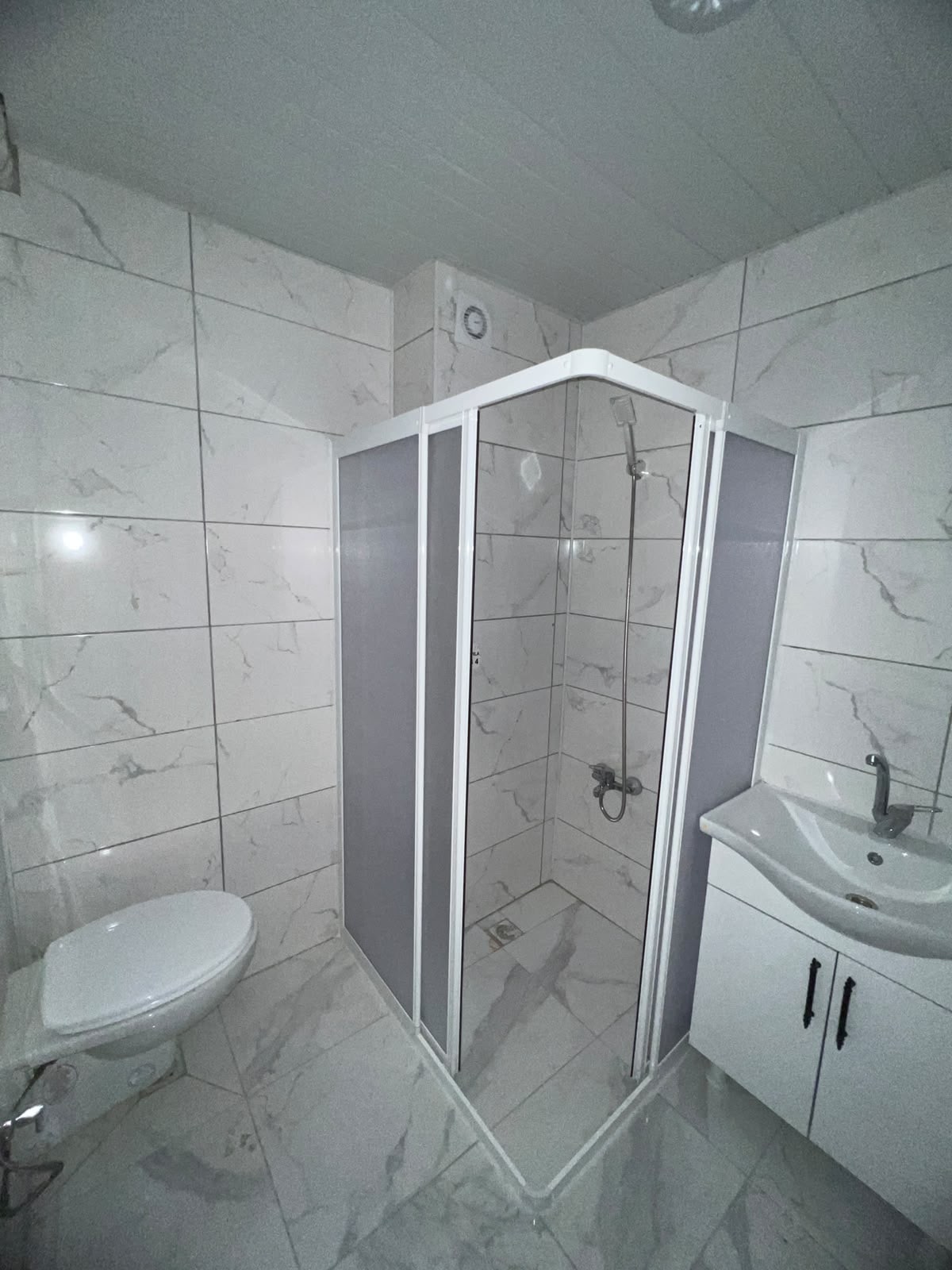 Kiralık Karaman Merkez Mahmudiye'de 2+1 71m² Sıfır Aydınlık Balkonlu Asansörlü Otoparklı Daire — görsel 9
