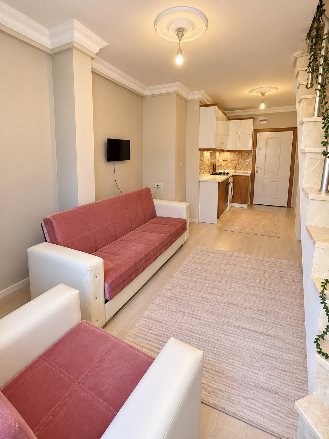 Kiralık Karaman Merkez Kırbağı'nda 1+1 60m² Eşyalı Asansörlü Aydınlık Daire — görsel 2
