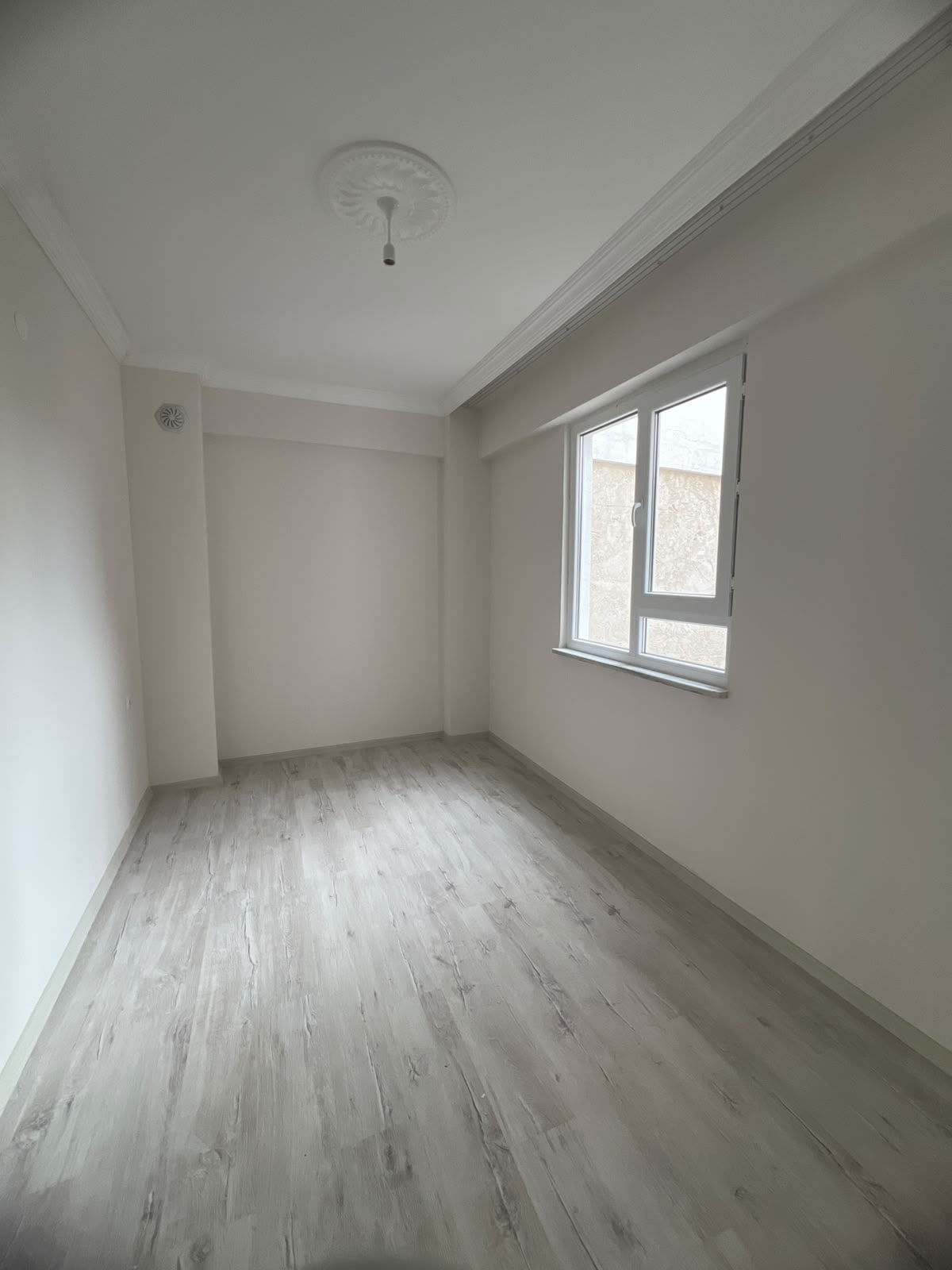 Kiralık Karaman Merkez Mahmudiye'de 2+1 71m² Sıfır Aydınlık Balkonlu Asansörlü Otoparklı Daire — görsel 3