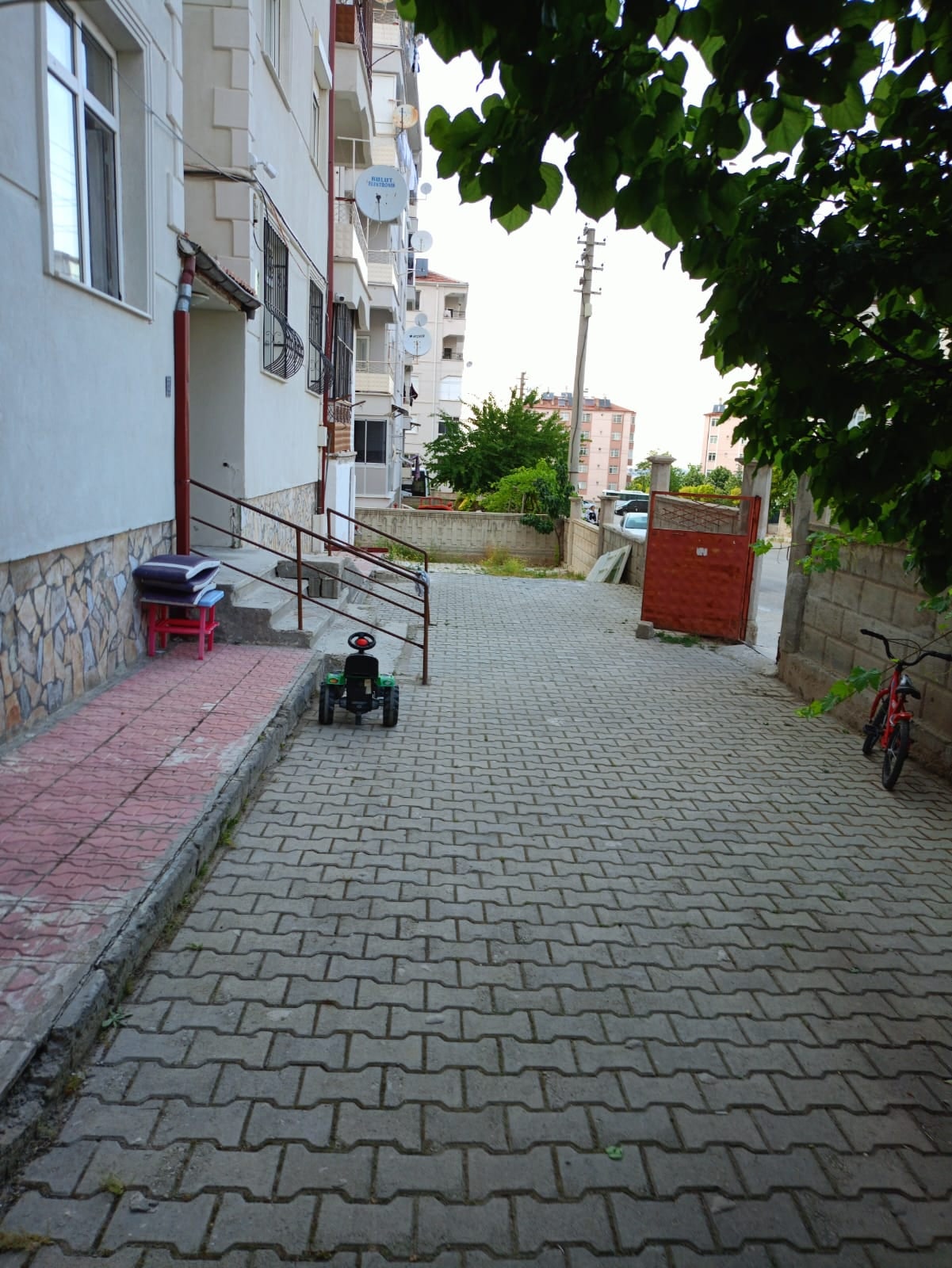 Gevher Hatun Mahallesi Üniversite Ve Hastane Civarı 3+1 Arakat 125 M2 Satılık Daire — görsel 2