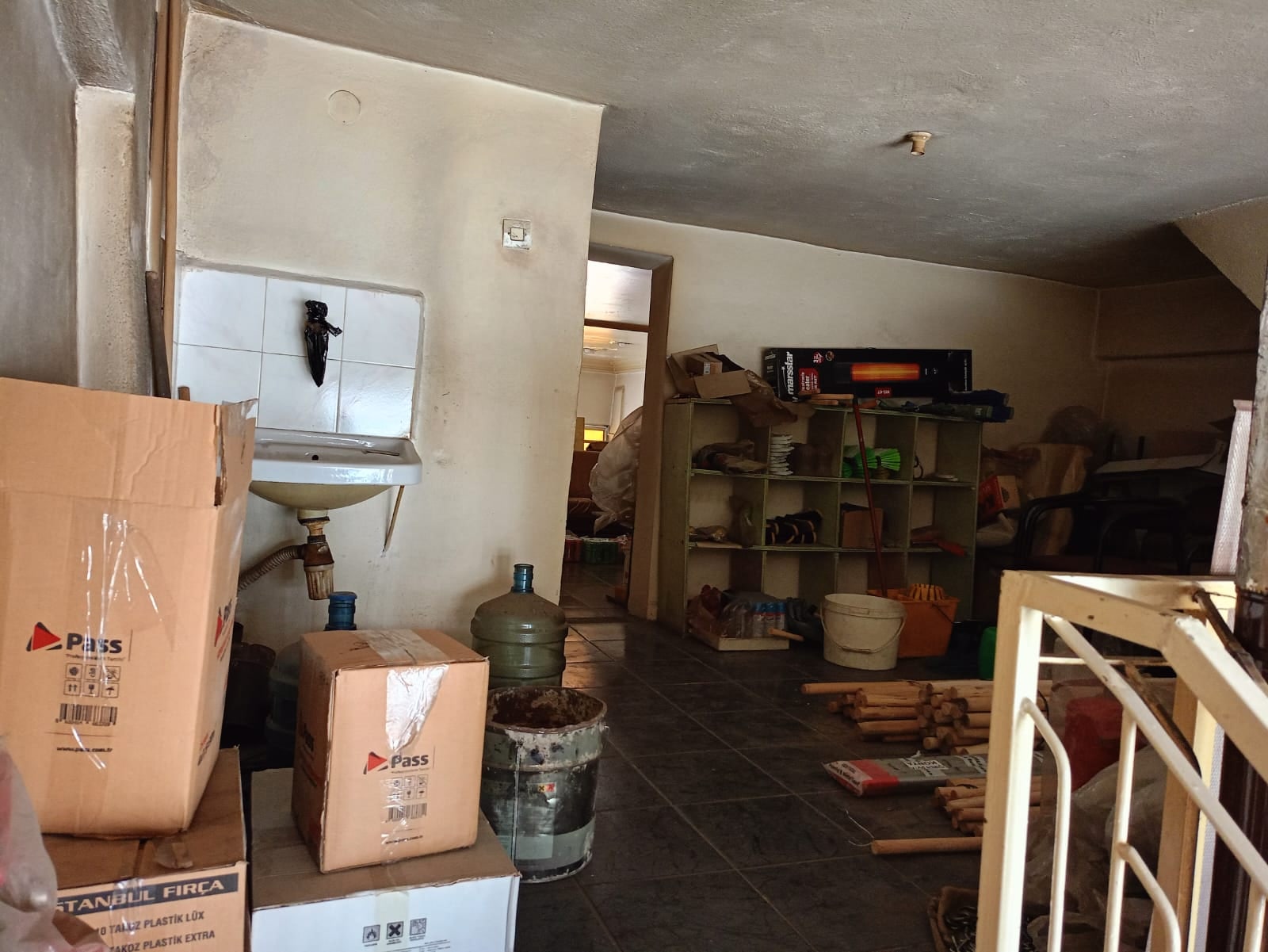 Çarşı Merkezde Çift Cepheli Toplam 337 M2 3 Katlı Komple Satılık İşyeri — görsel 9