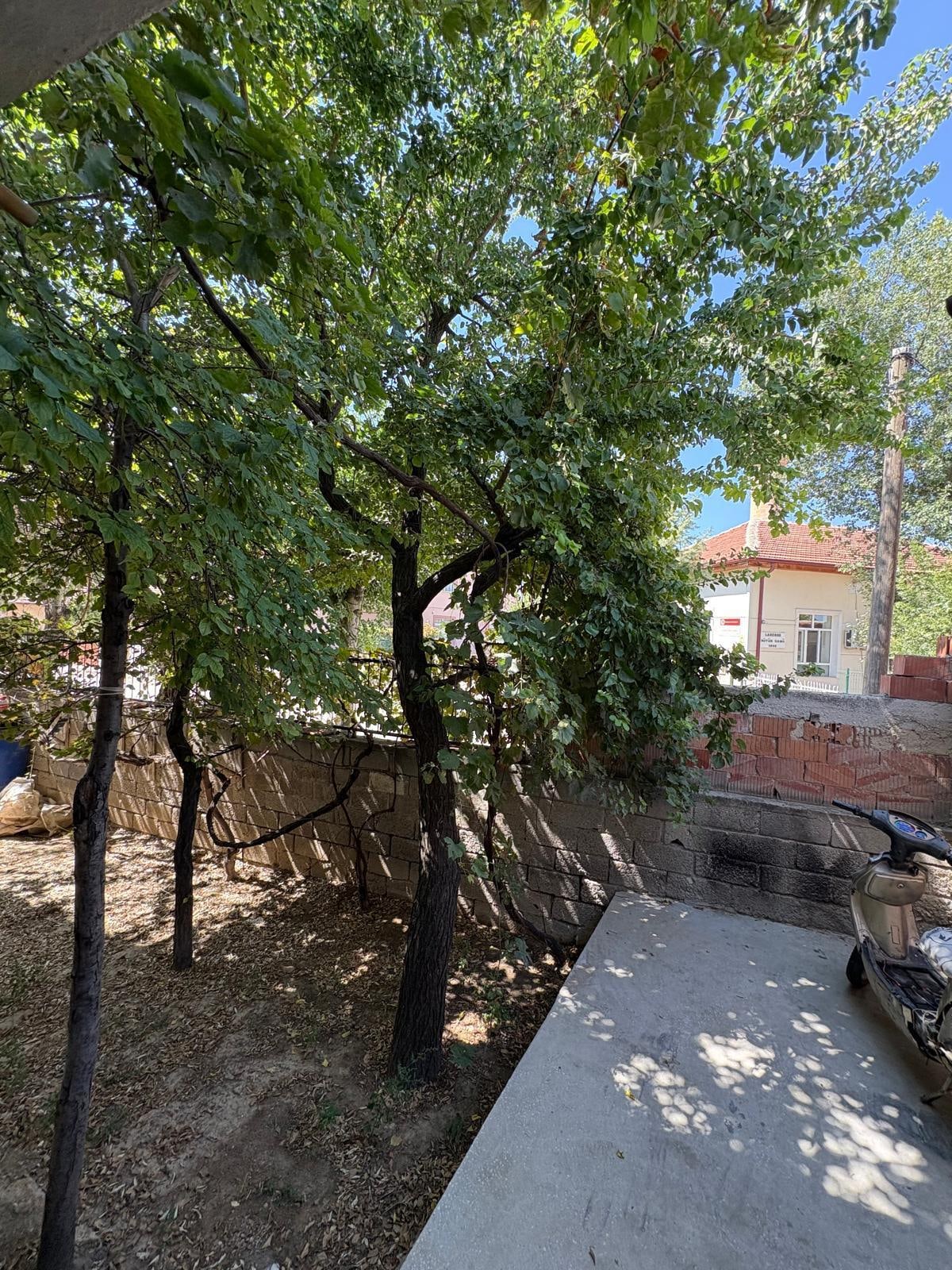 Yenişehir Mahallesi Köşe Başı Konumda 268 M2 2 Katlı Daire Ve Arsası — görsel 3