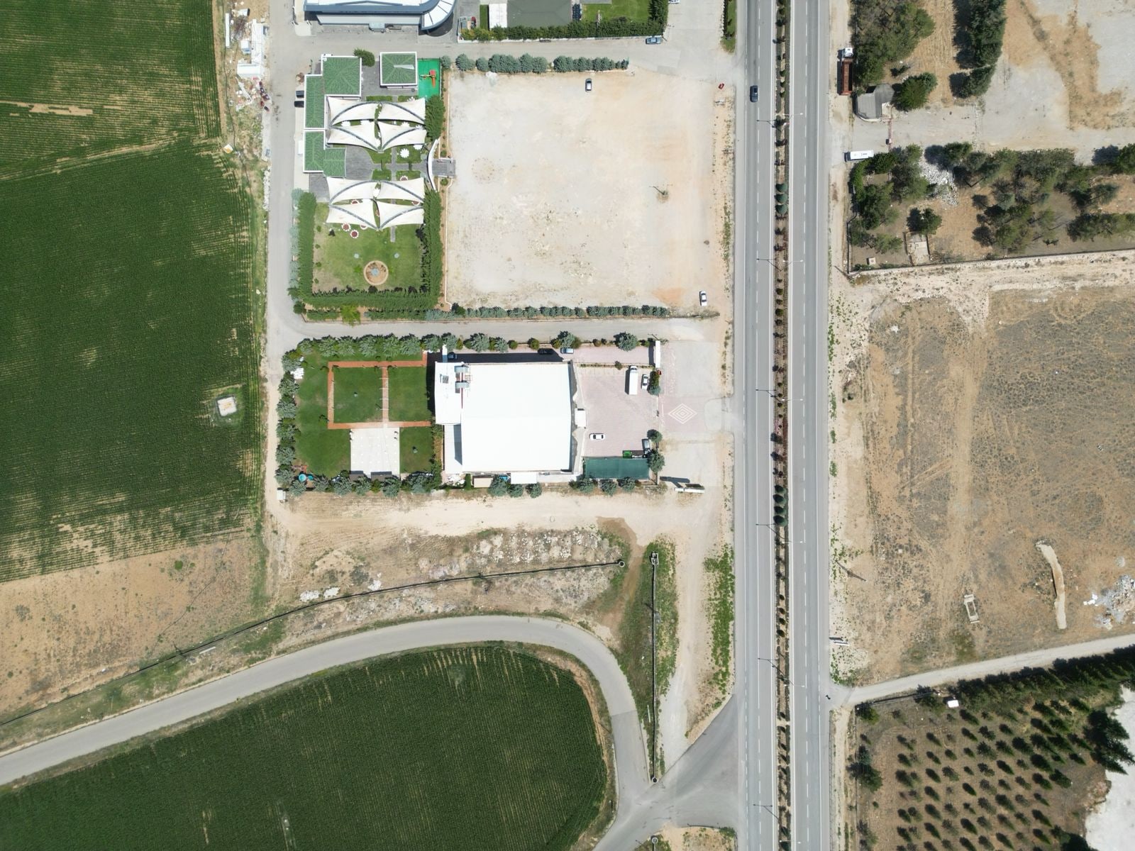 Karaman Konya Yolu 5.km De Yola Sıfır Yatırımlık 4.555 M2 Ticari Arsa — görsel 3